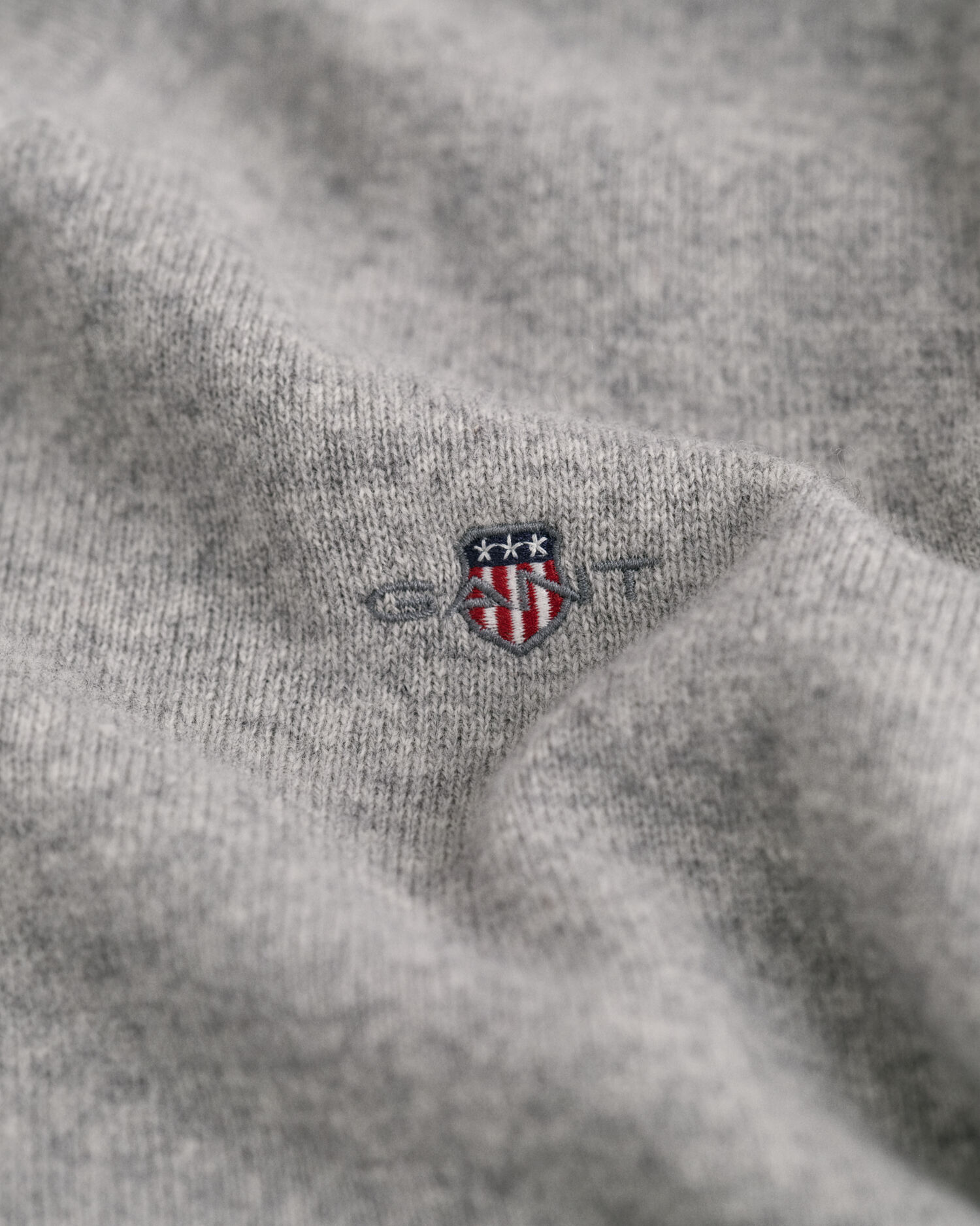 V-ringad tröja i superfin lammull