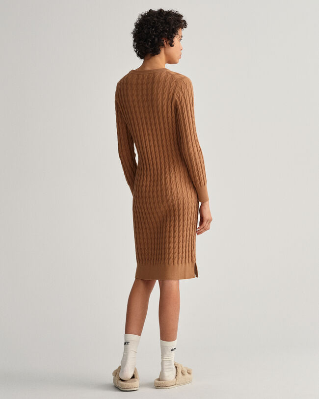 Kabelstickad kl&auml;nning