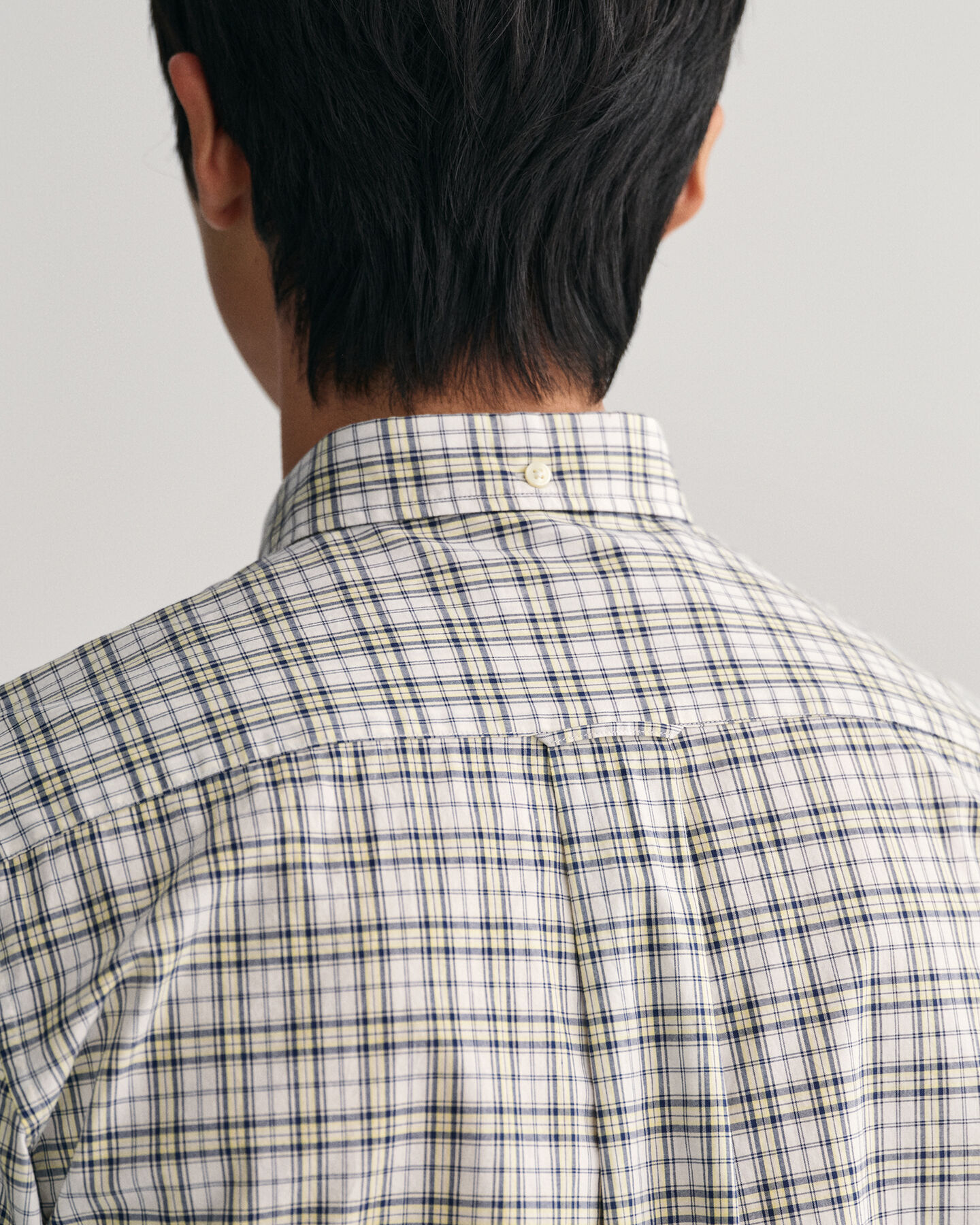 Regular fit sm&aring;rutig kort&auml;rmad poplinskjorta