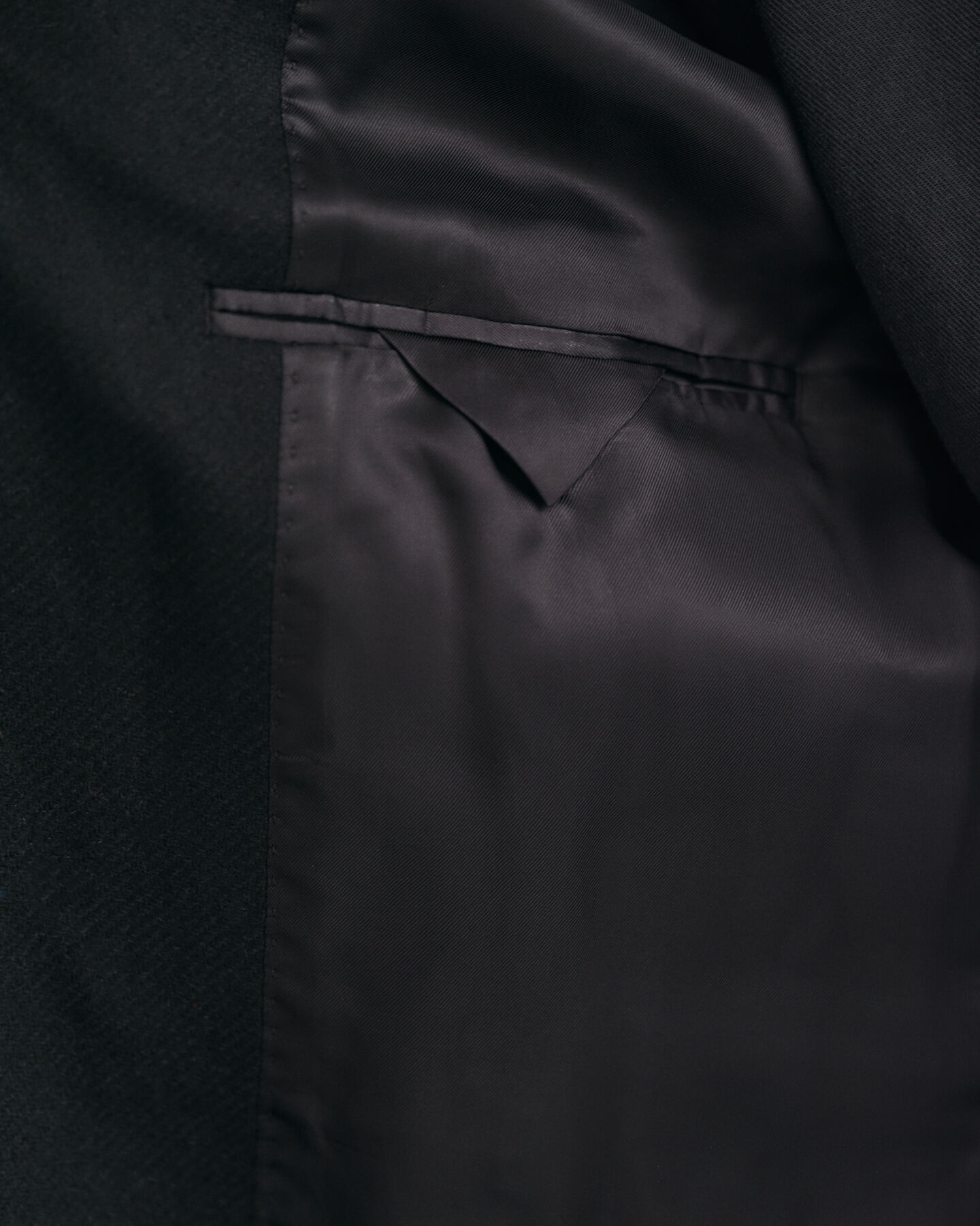 Klassisk figursydd ytterrock i ull