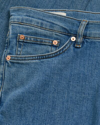 Slim fit jeans i stilren tvätt