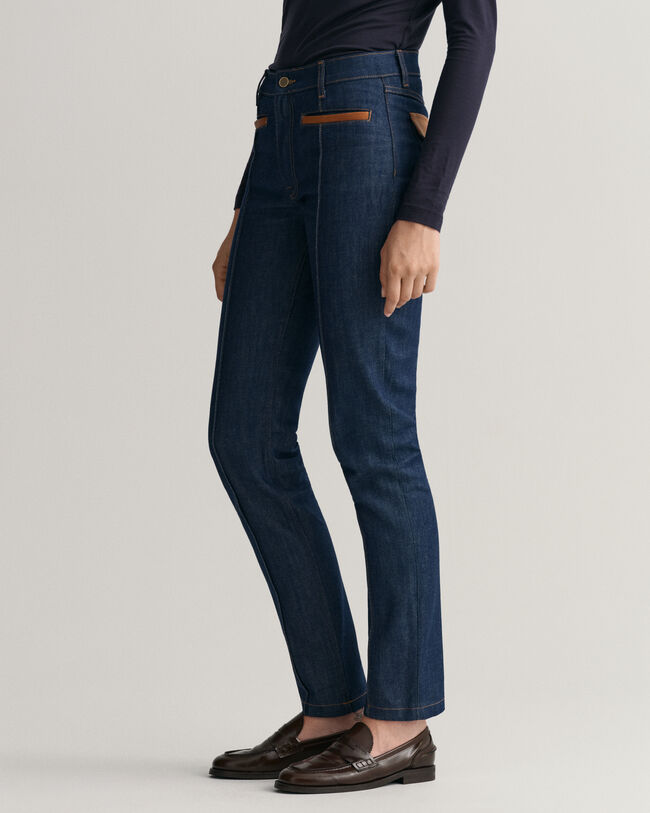 Slim fit jeans med skinndetaljer