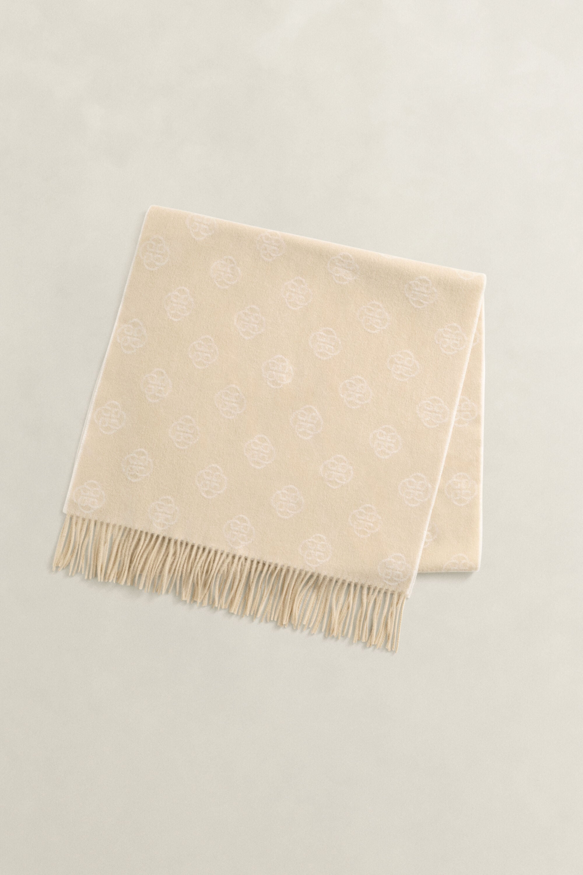 Yllehalsduk med monogram