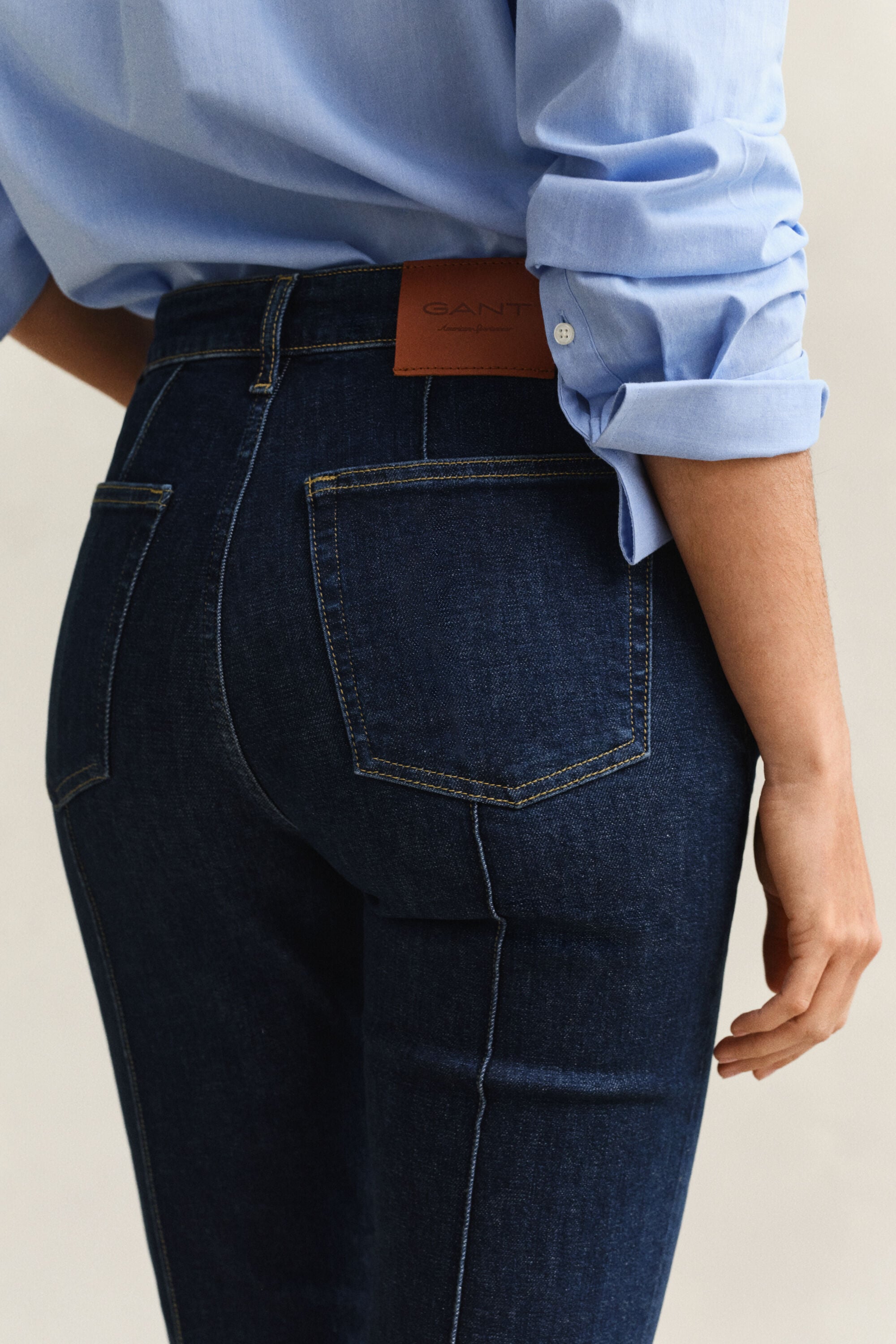 Slim utställda jeans med veck
