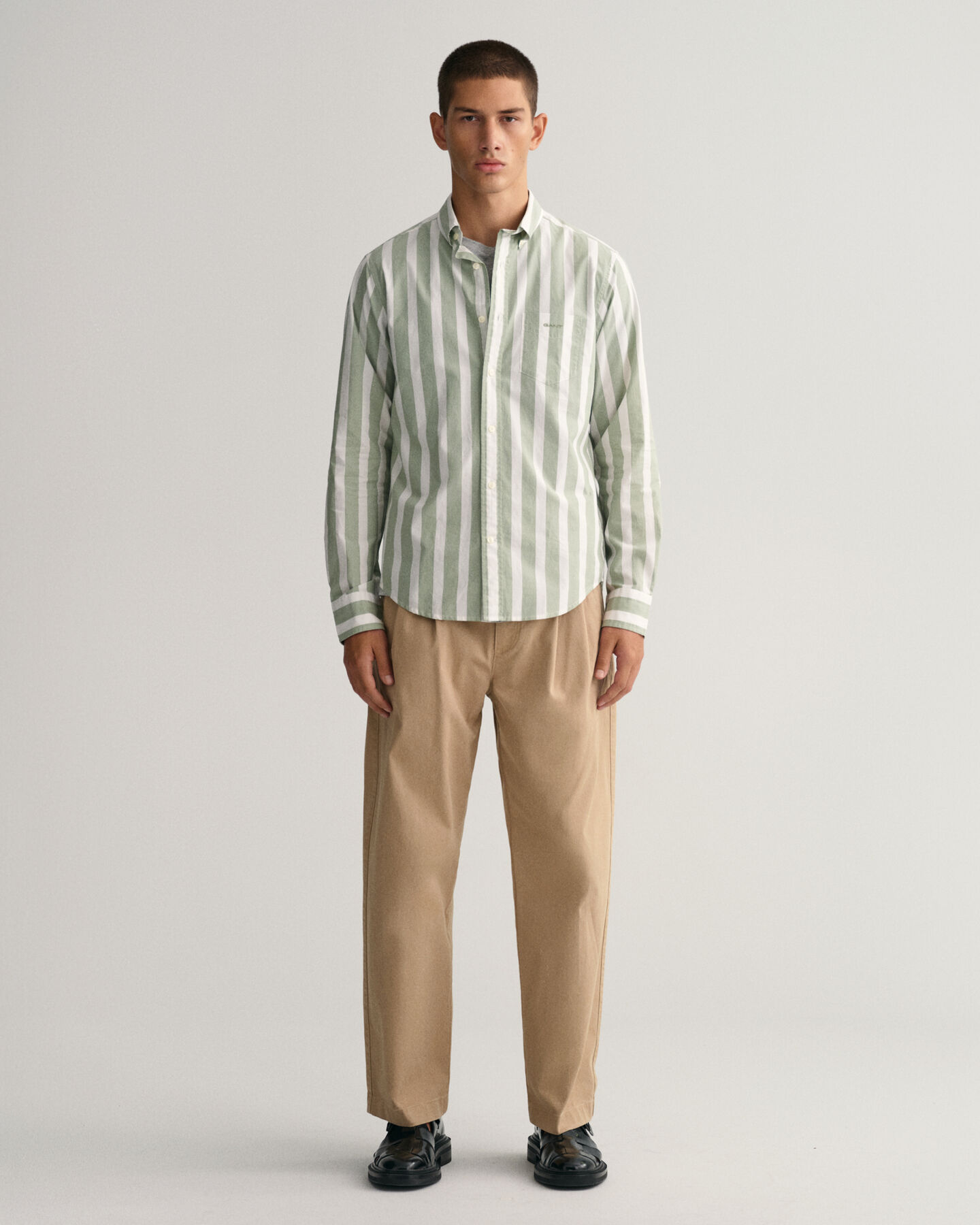 Regular fit bredrandig poplinskjorta