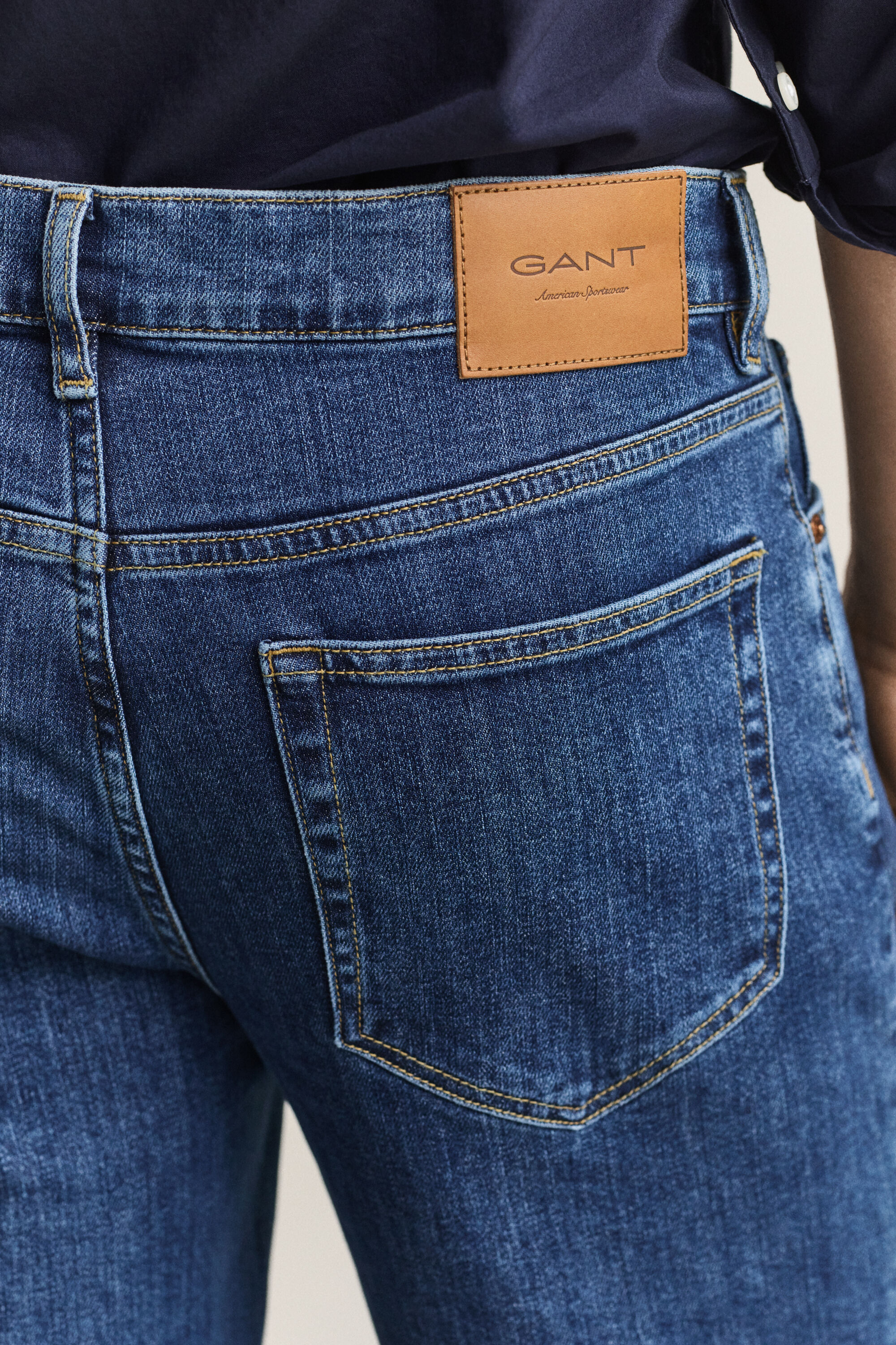 Regular fit jeans i stilren tvätt