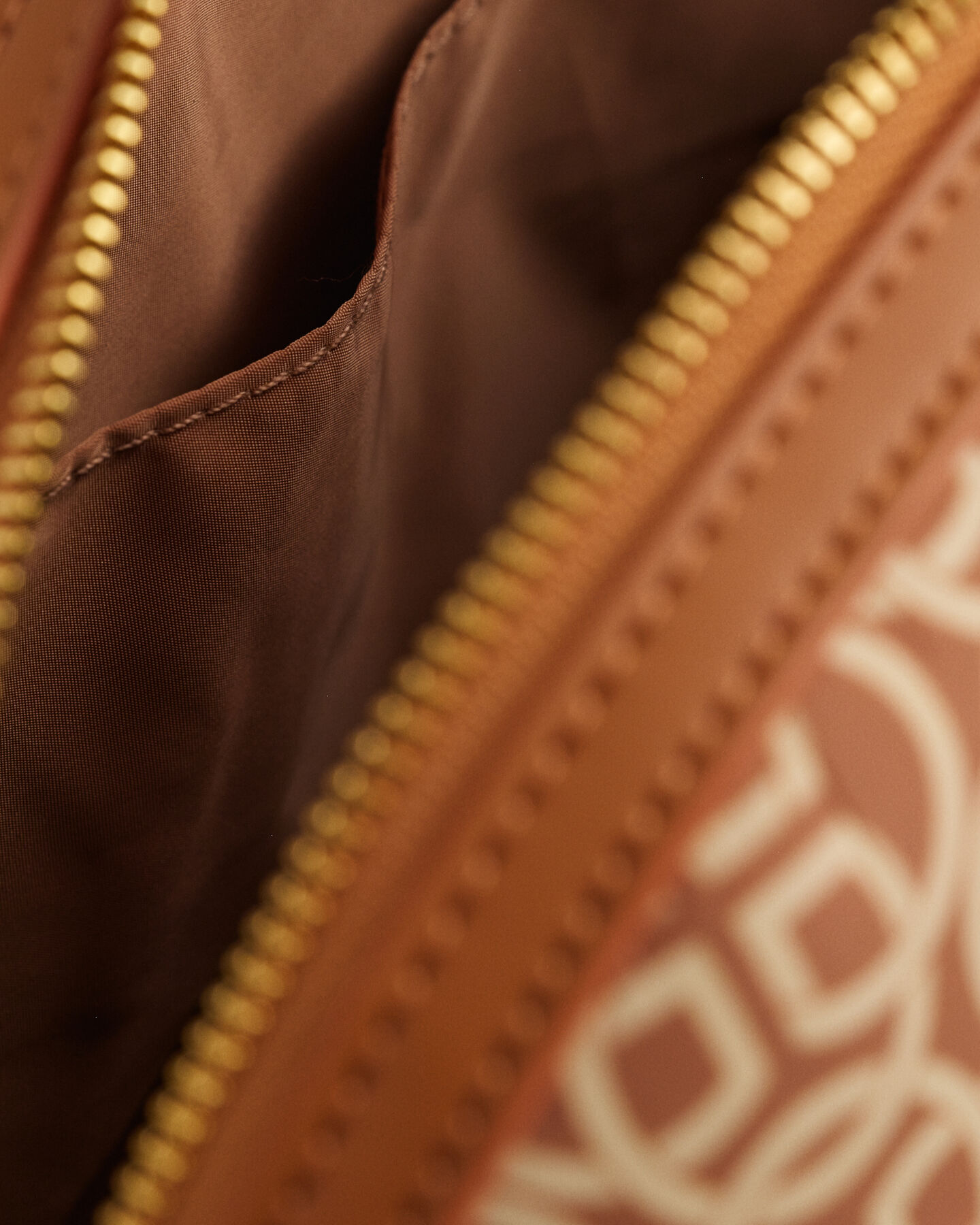 G-m&ouml;nstrad necess&auml;r