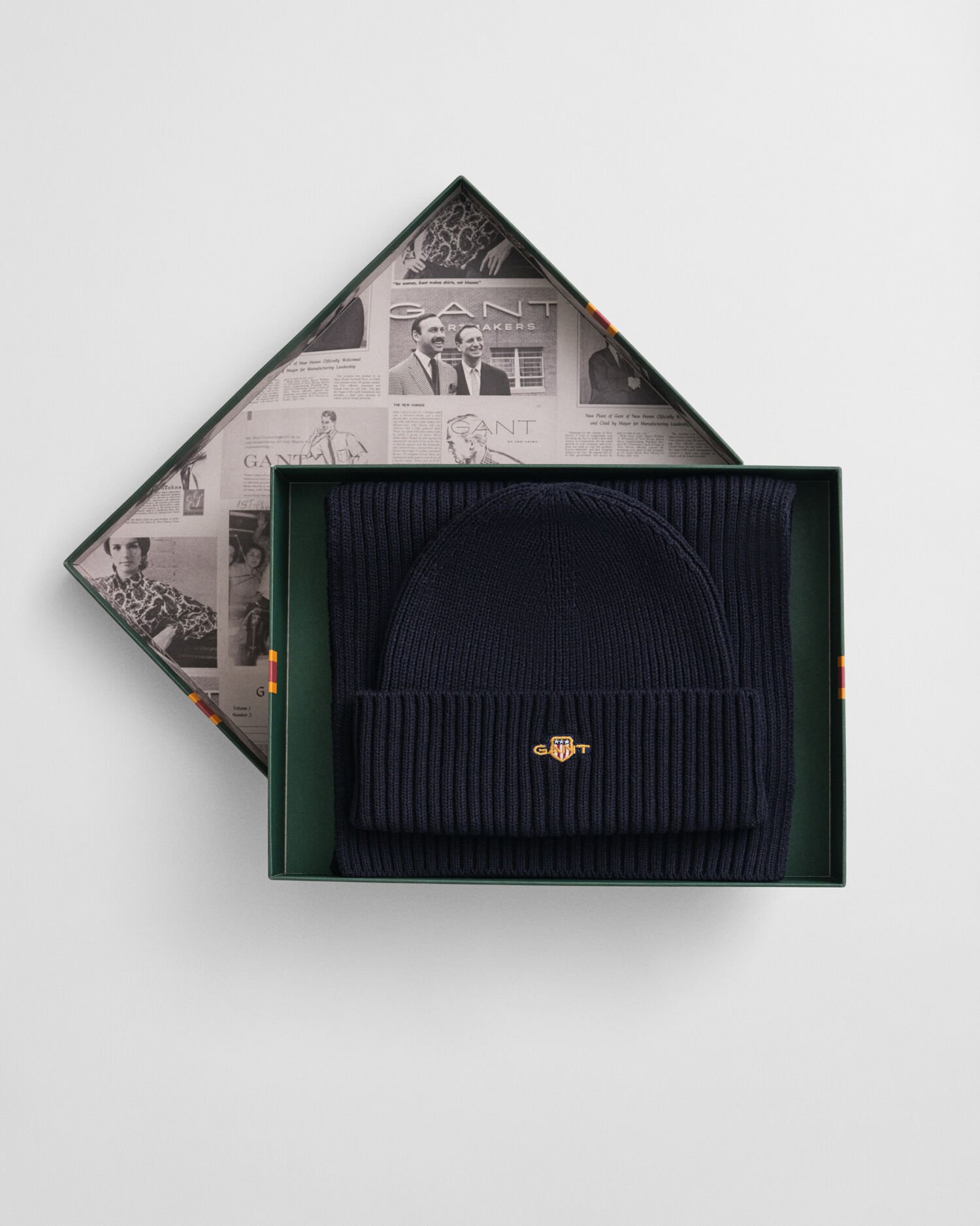 Shield gåvoset med mössa och halsduk