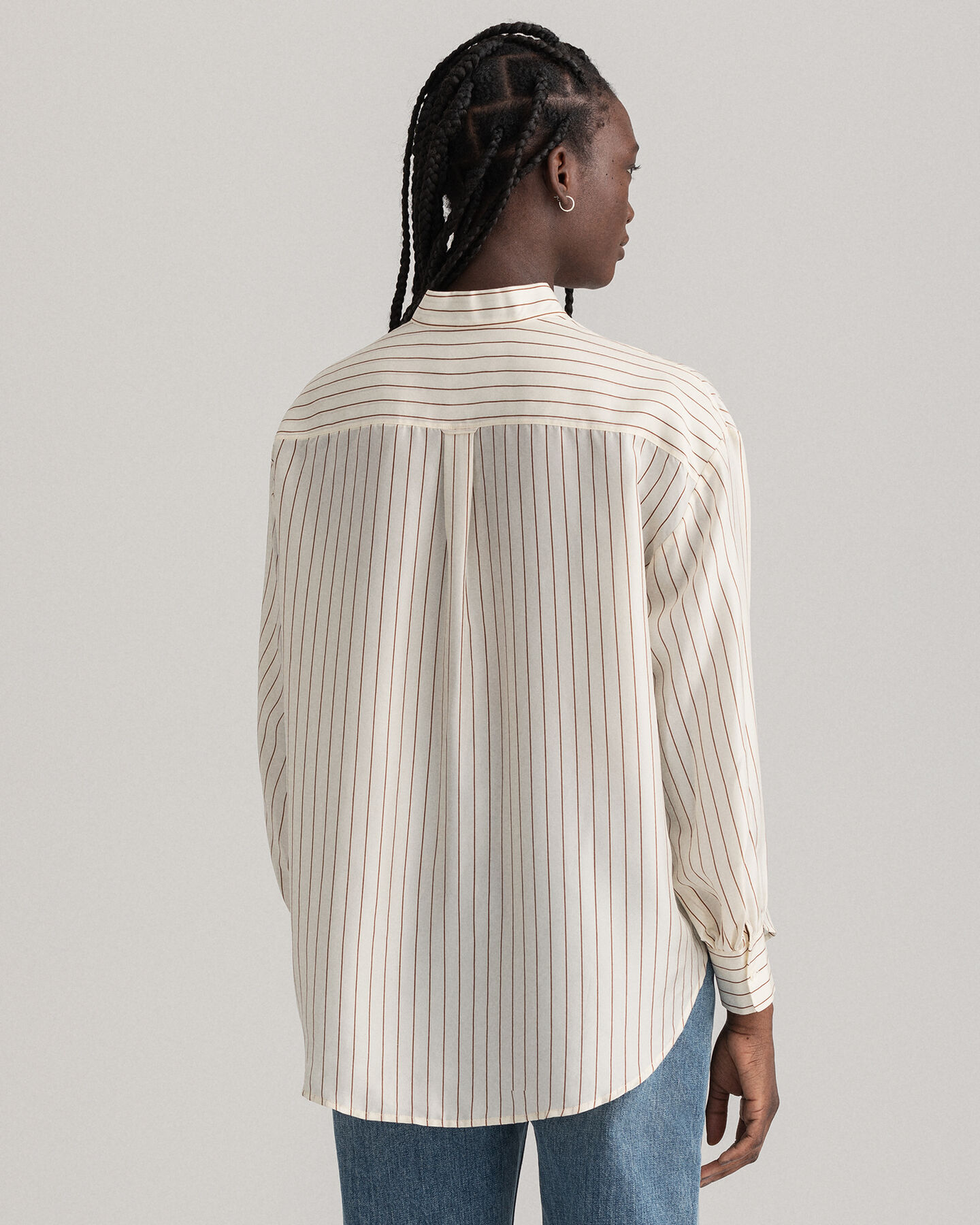 Kritstrecksrandig knytblus i siden