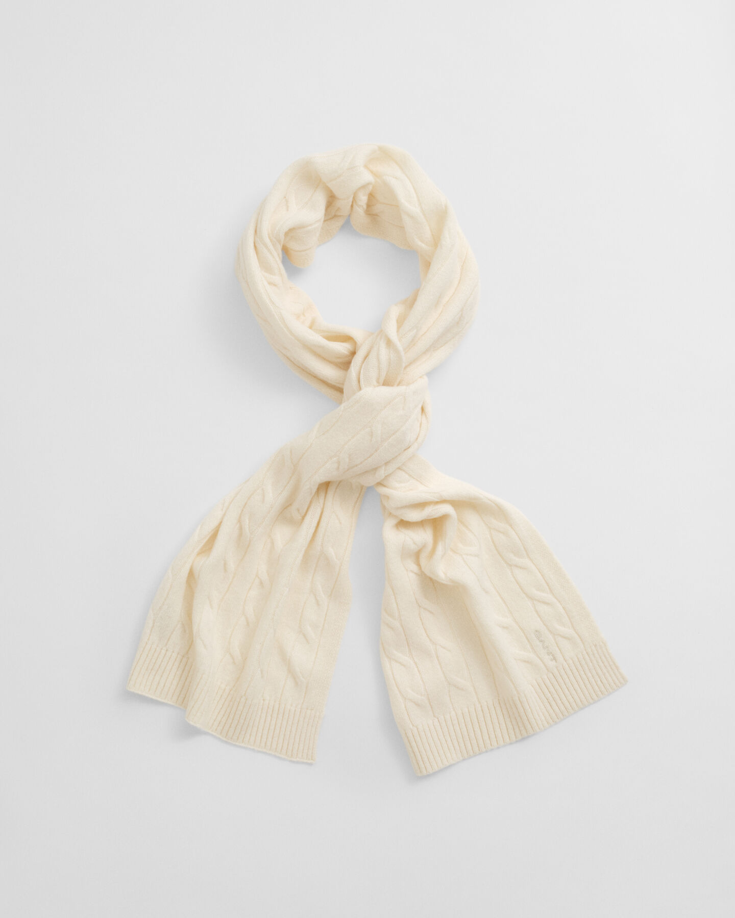 Kabelstickad yllehalsduk