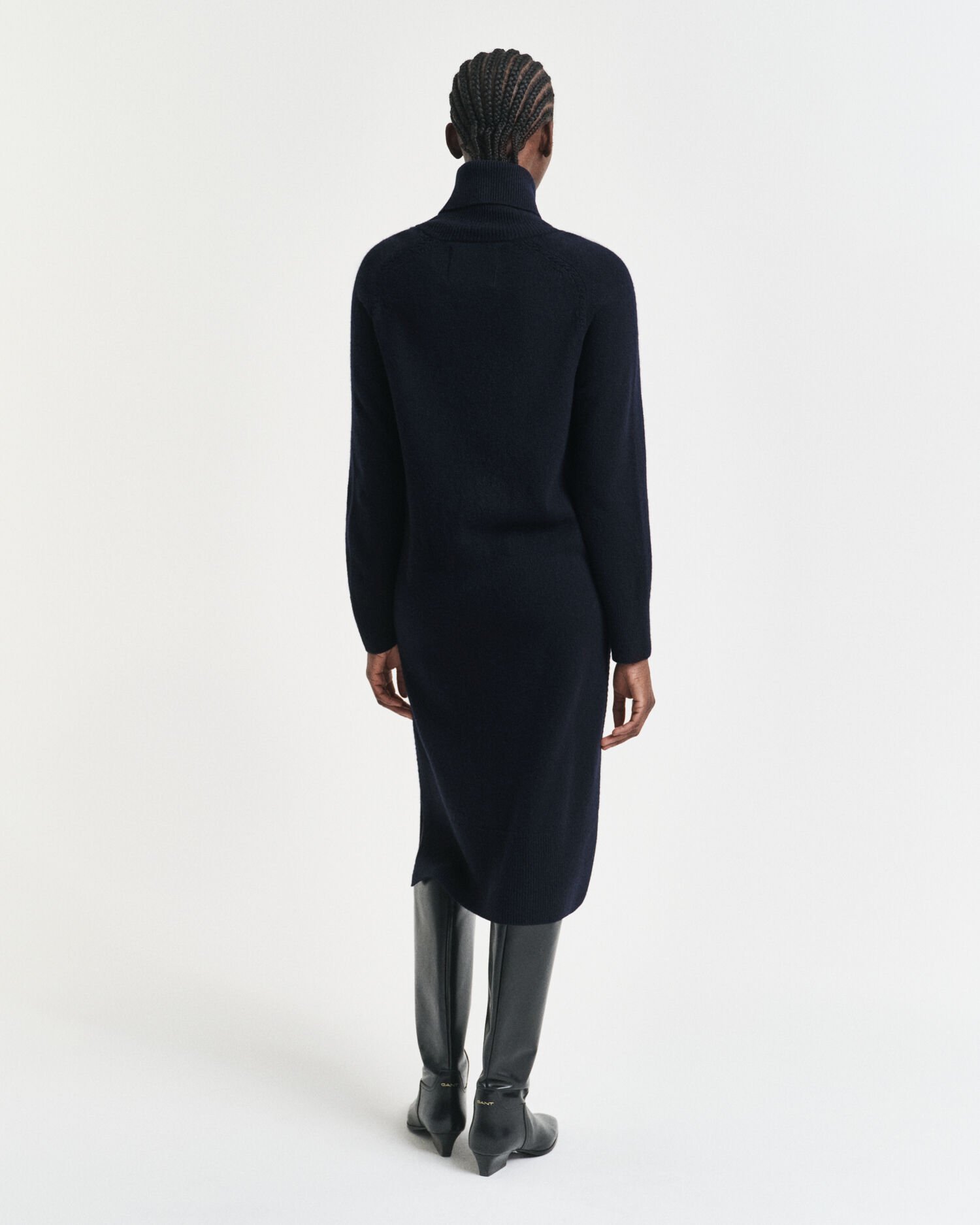 Klänning med polokrage och stickade detaljer