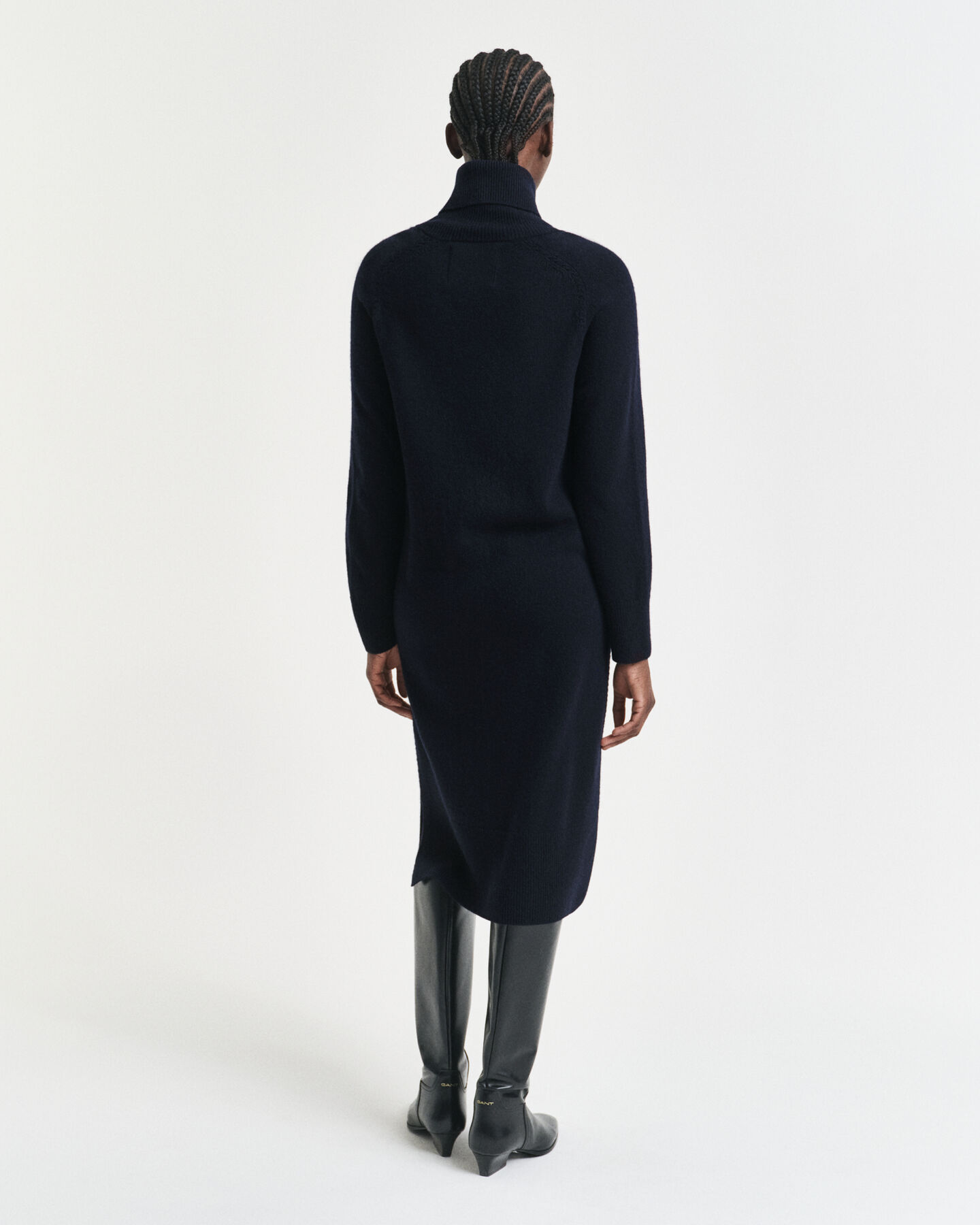 Klänning med polokrage och stickade detaljer