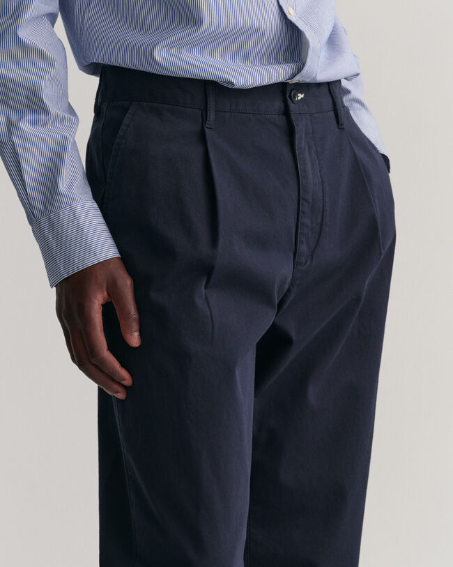 Slim fit twillchinos med veck