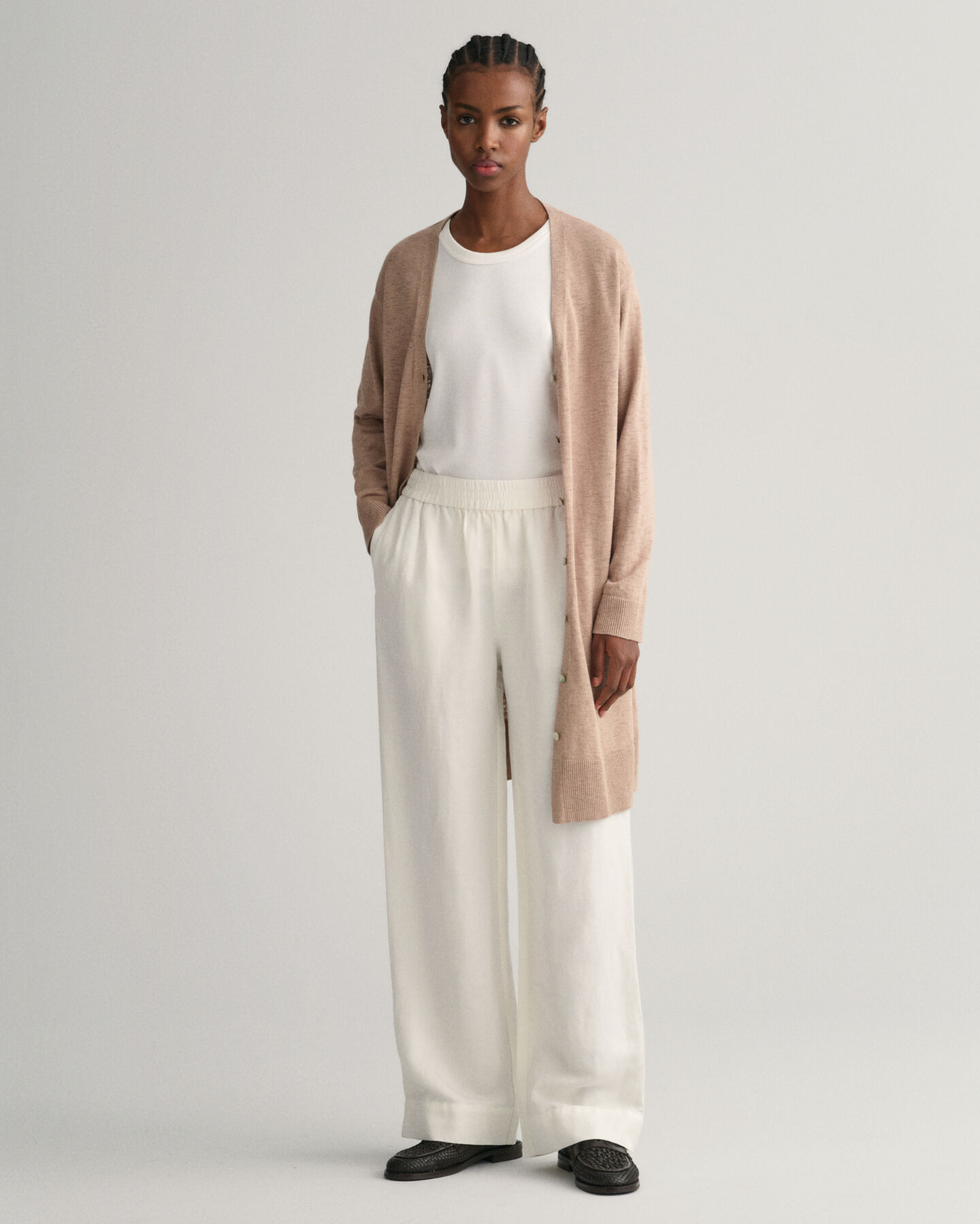 Lång V-ringad kofta i linneblandning