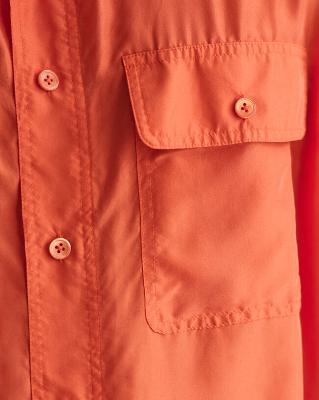 Relaxed fit kort&auml;rmad sidenskjorta