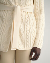 Kabelstickad omlottkofta