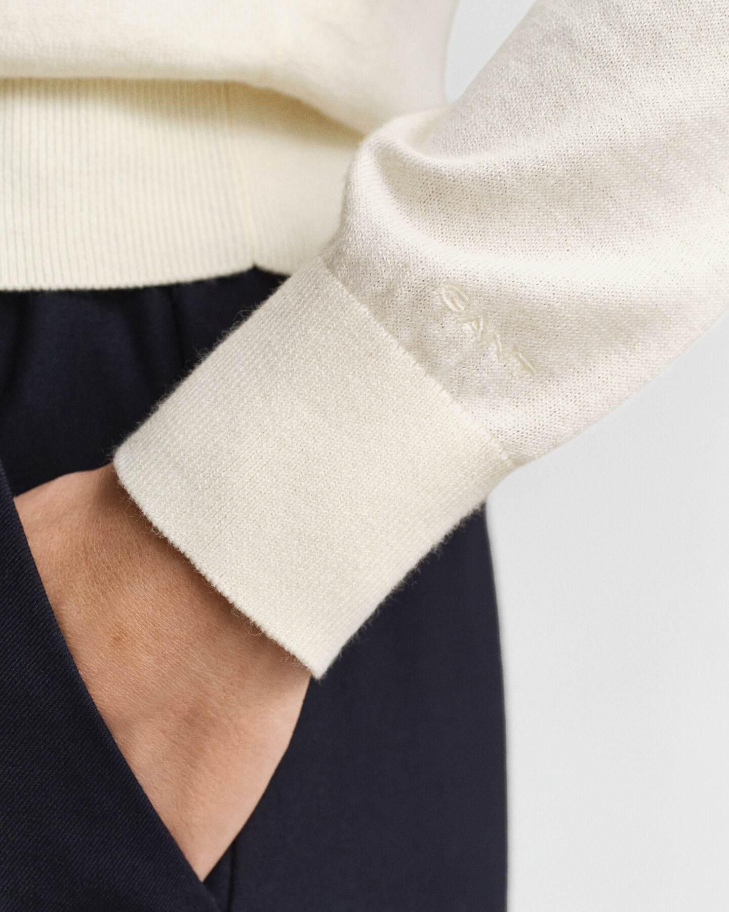 Tunn rundhalsad kofta