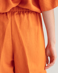 Relaxed fit dra-p&aring;-shorts i linneblandning