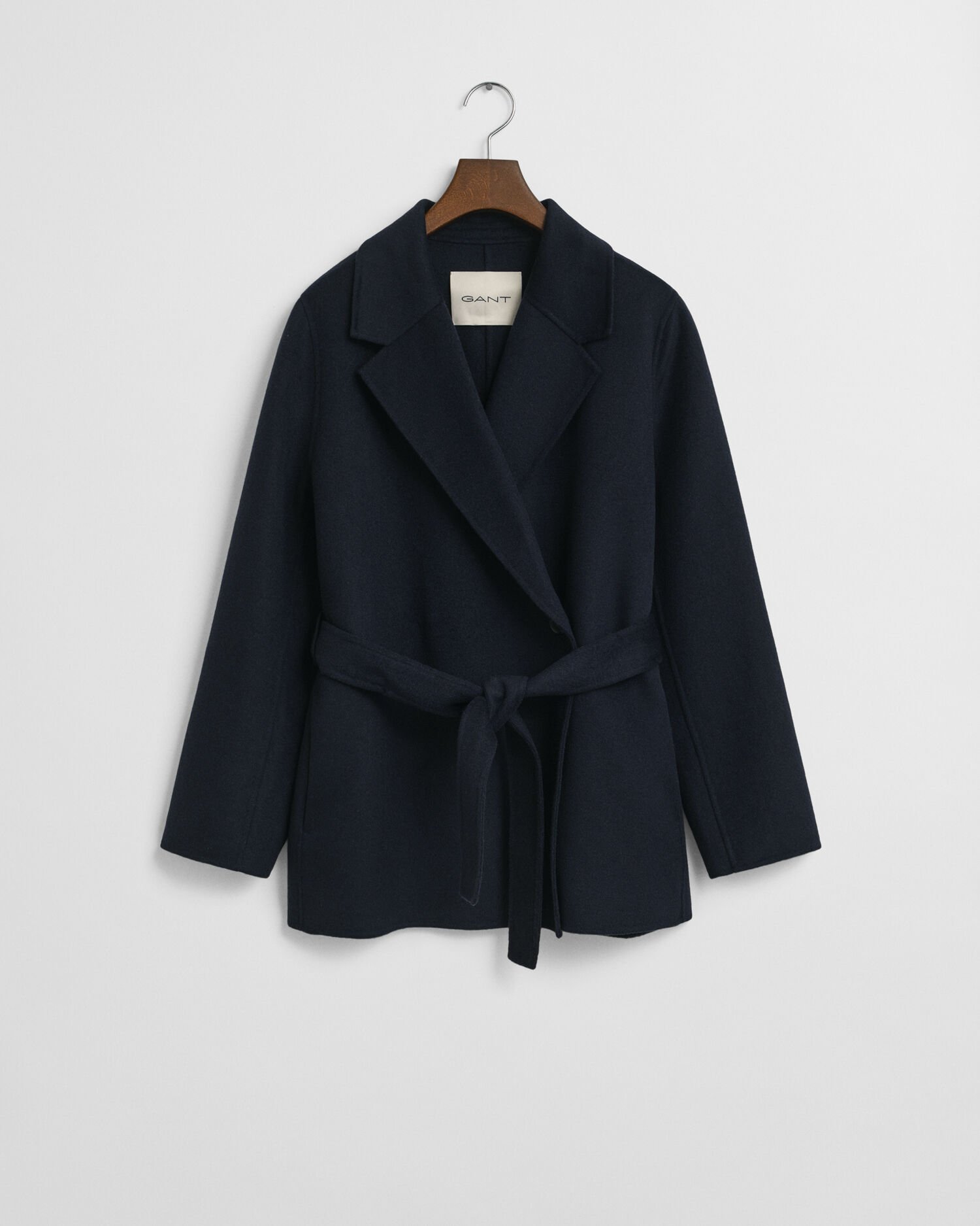 Handsydd jacka med bälte