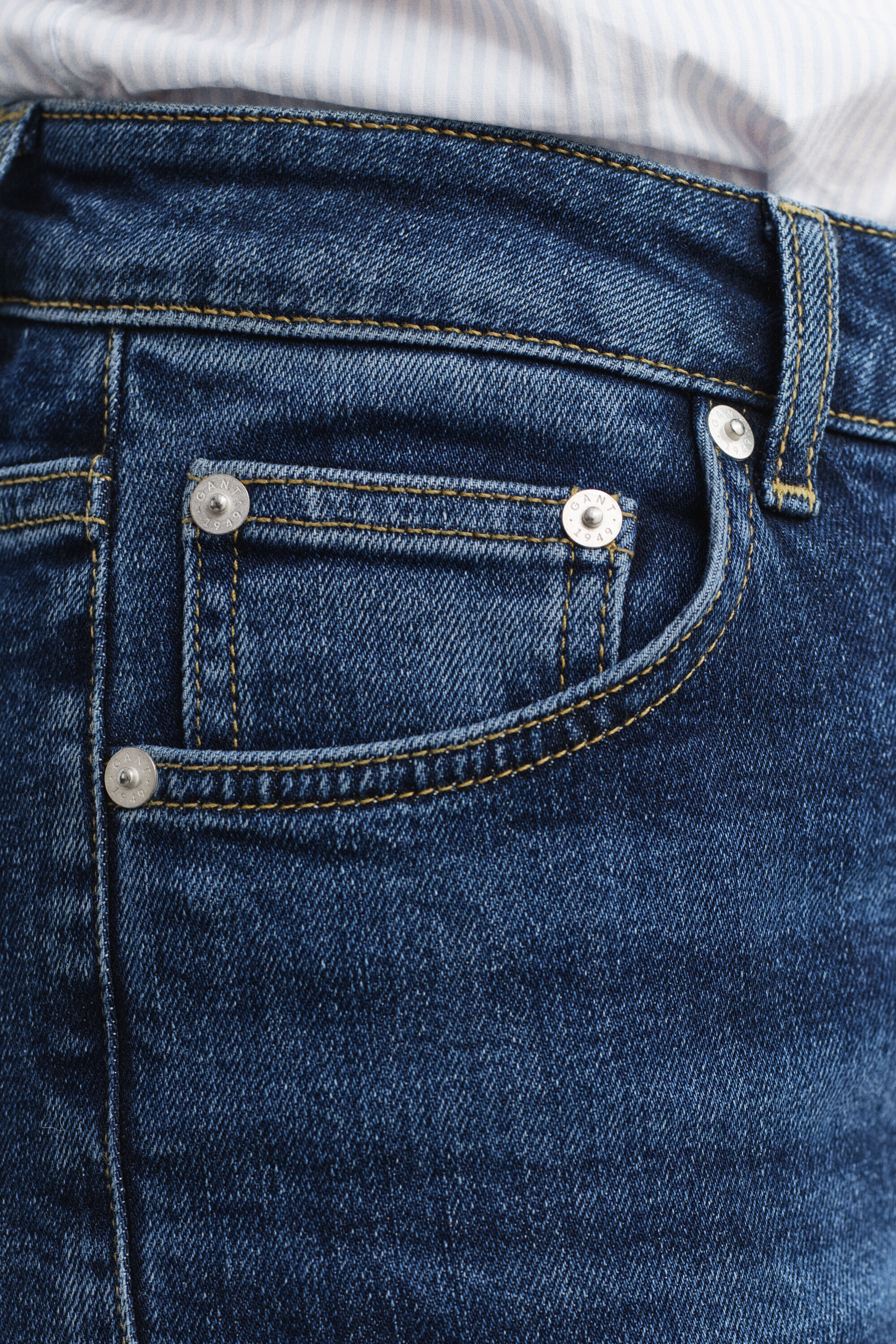 Slim utställda stretchjeans