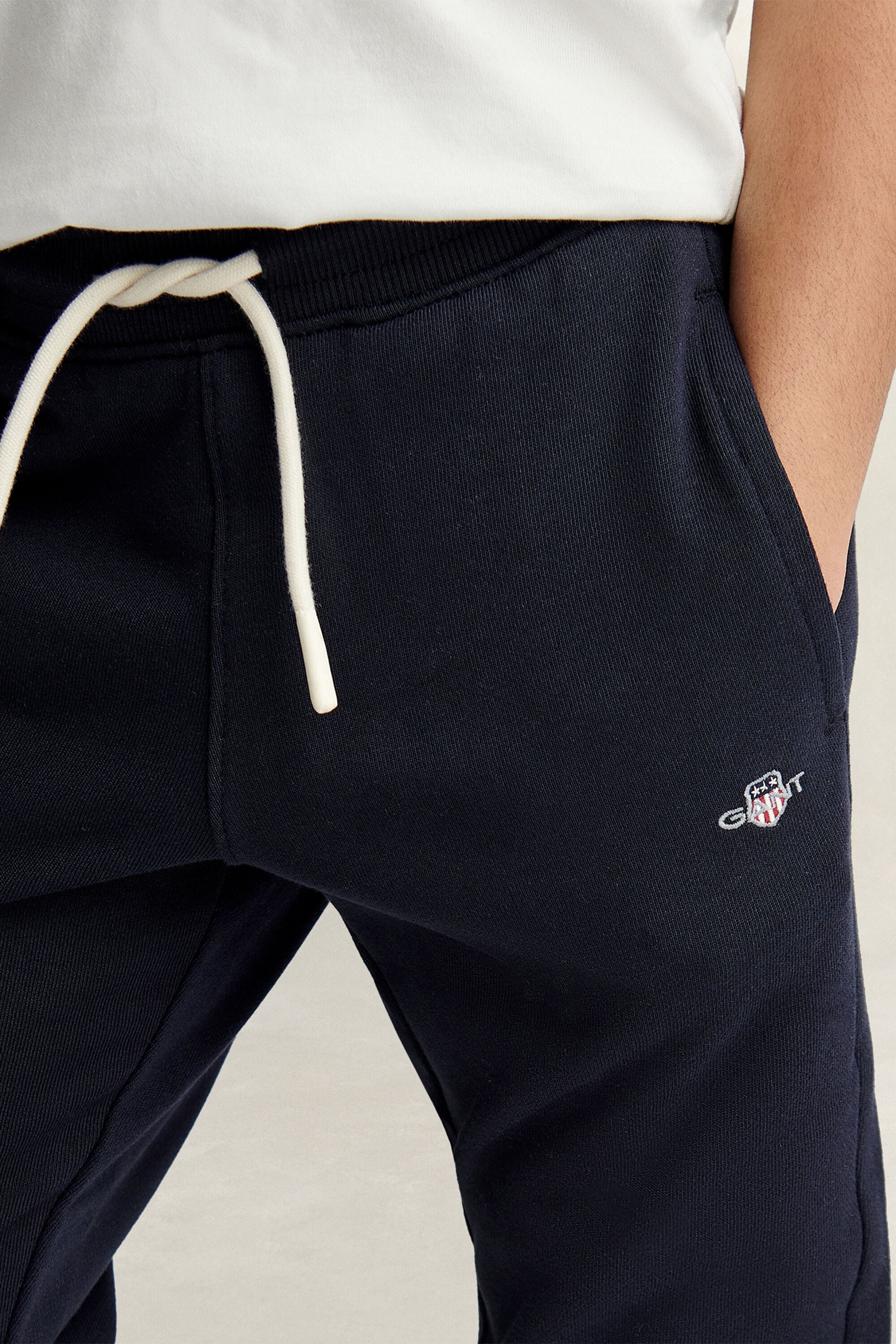 Boys sweatpants med sköldemblem