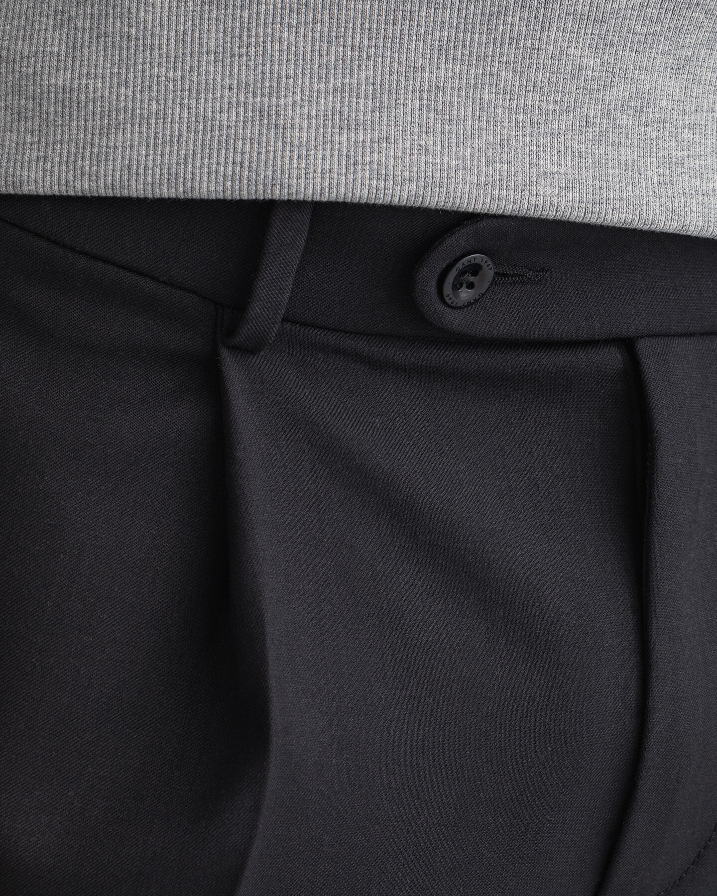 Fluid byxor med veck