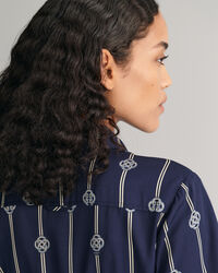 M&ouml;nstrad, kort&auml;rmad skjortkl&auml;nning