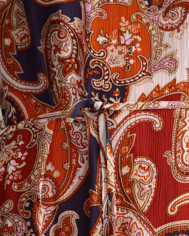 Paisleym&ouml;nstrad maxikl&auml;nning med volang