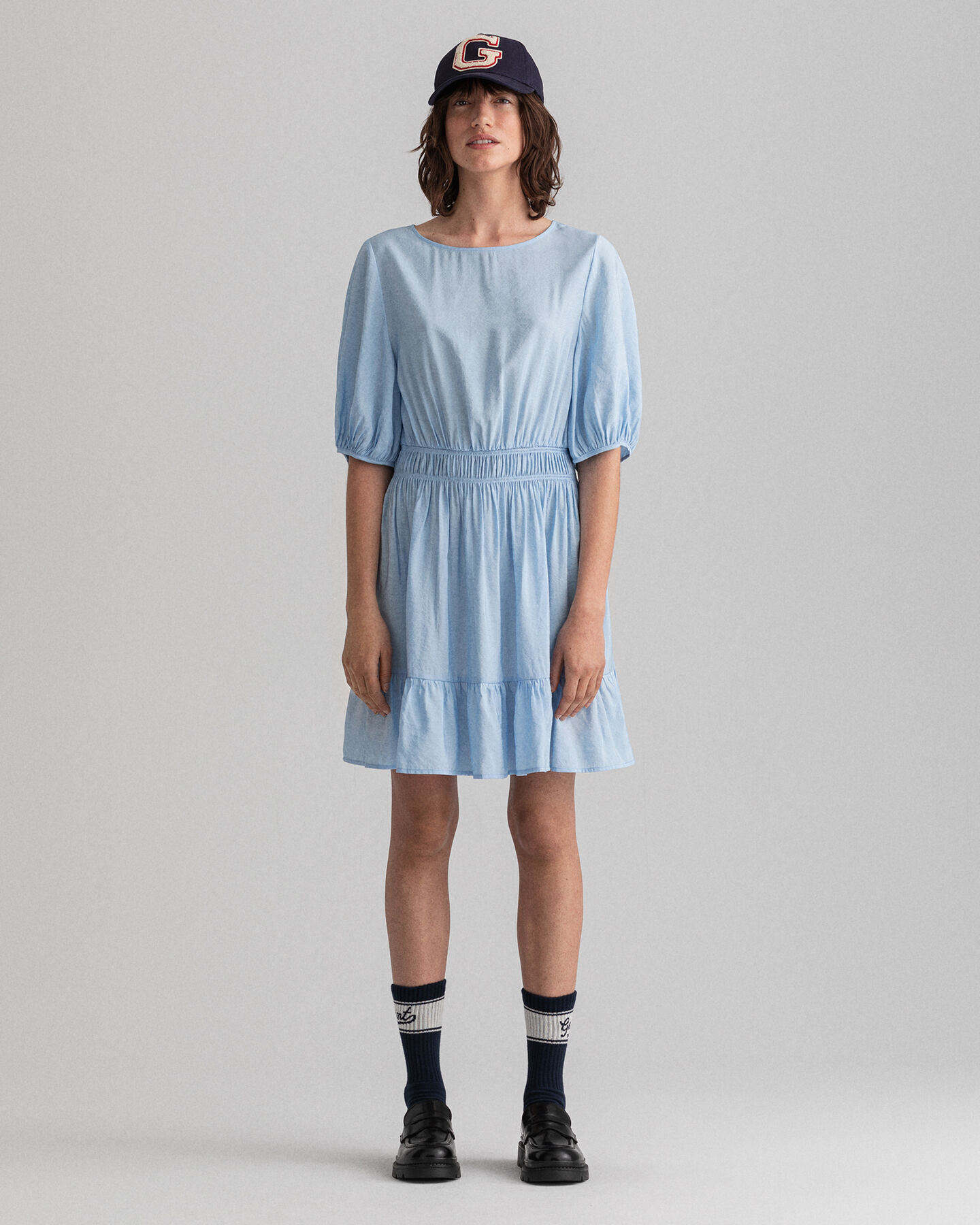 Flounce klänning med puffärm