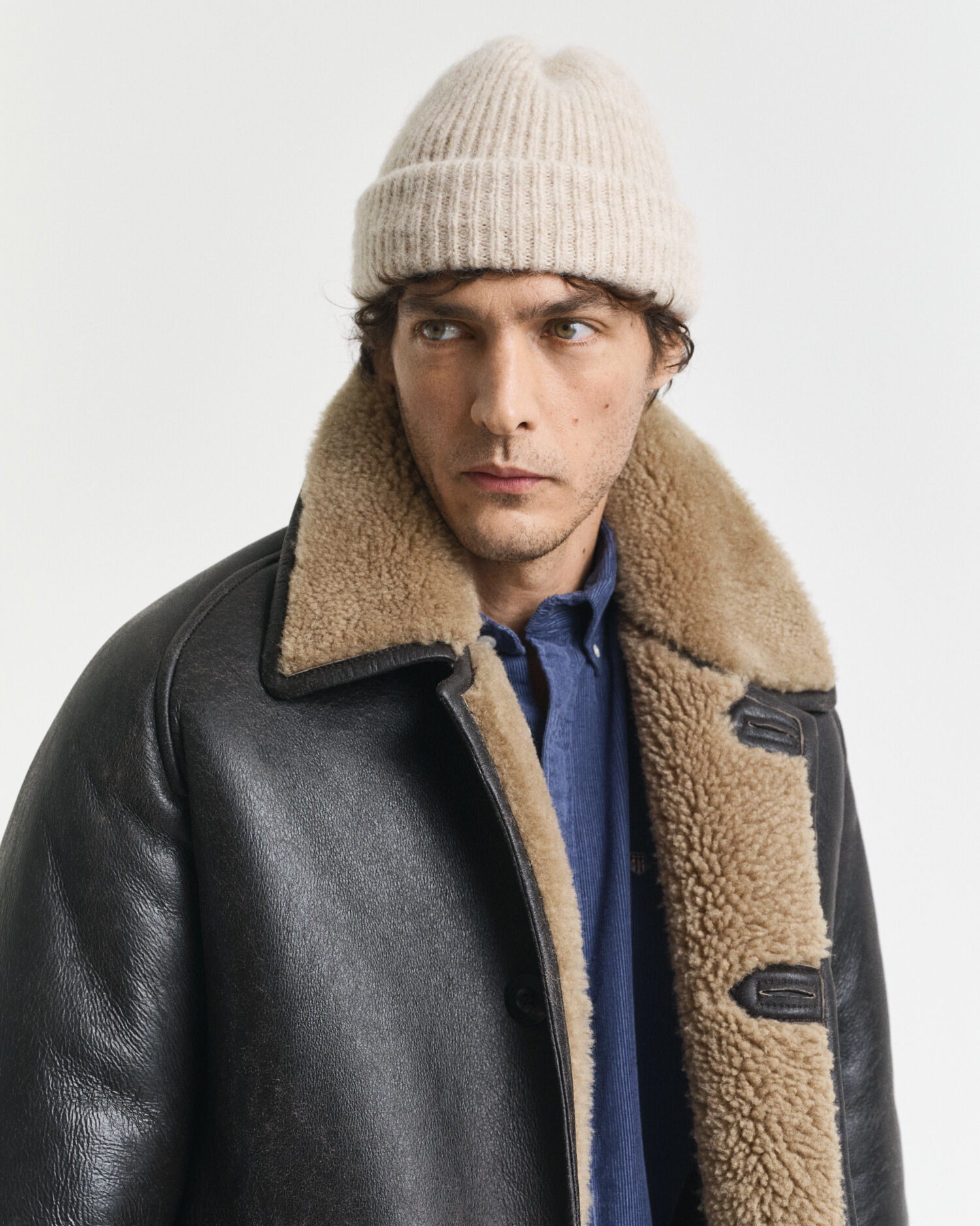 Ribbstickad mössa i alpackaullblandning