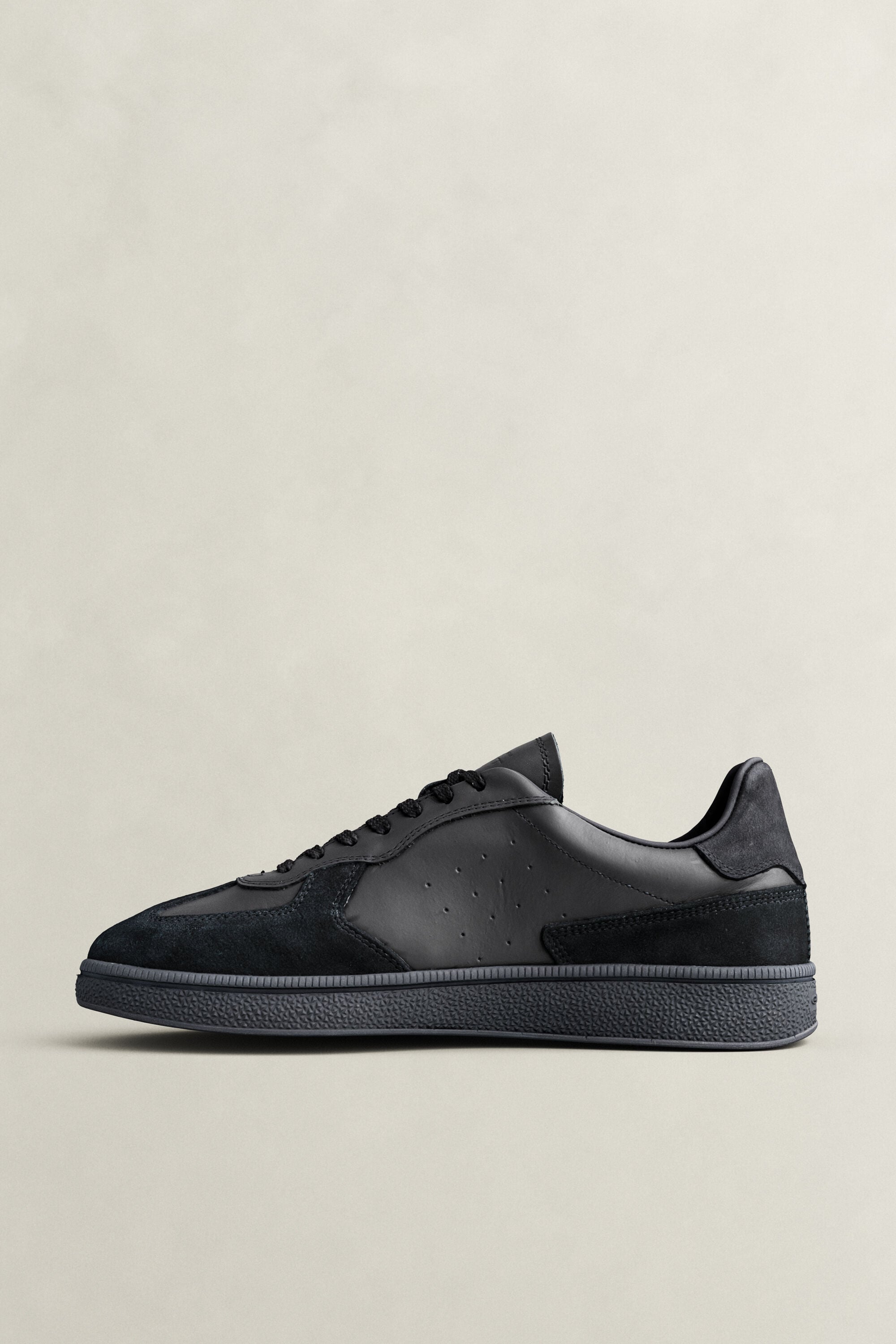 Cuzmo sneakers i läder och mocka