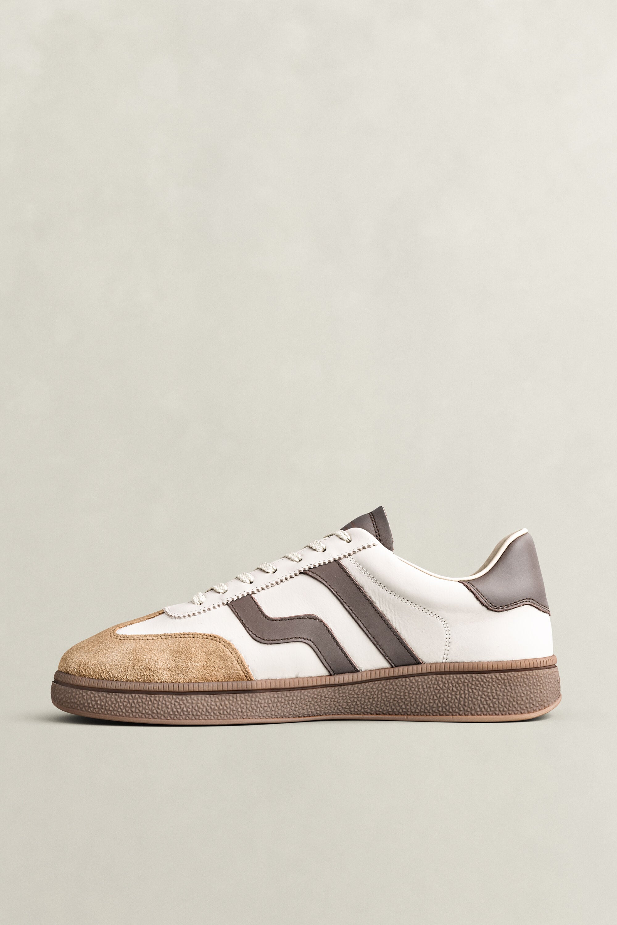 Cuzmo sneakers i läder och mocka