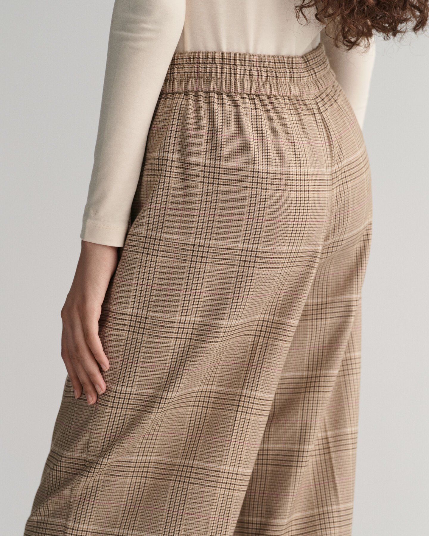 Relaxed fit rutiga dra-på-byxor