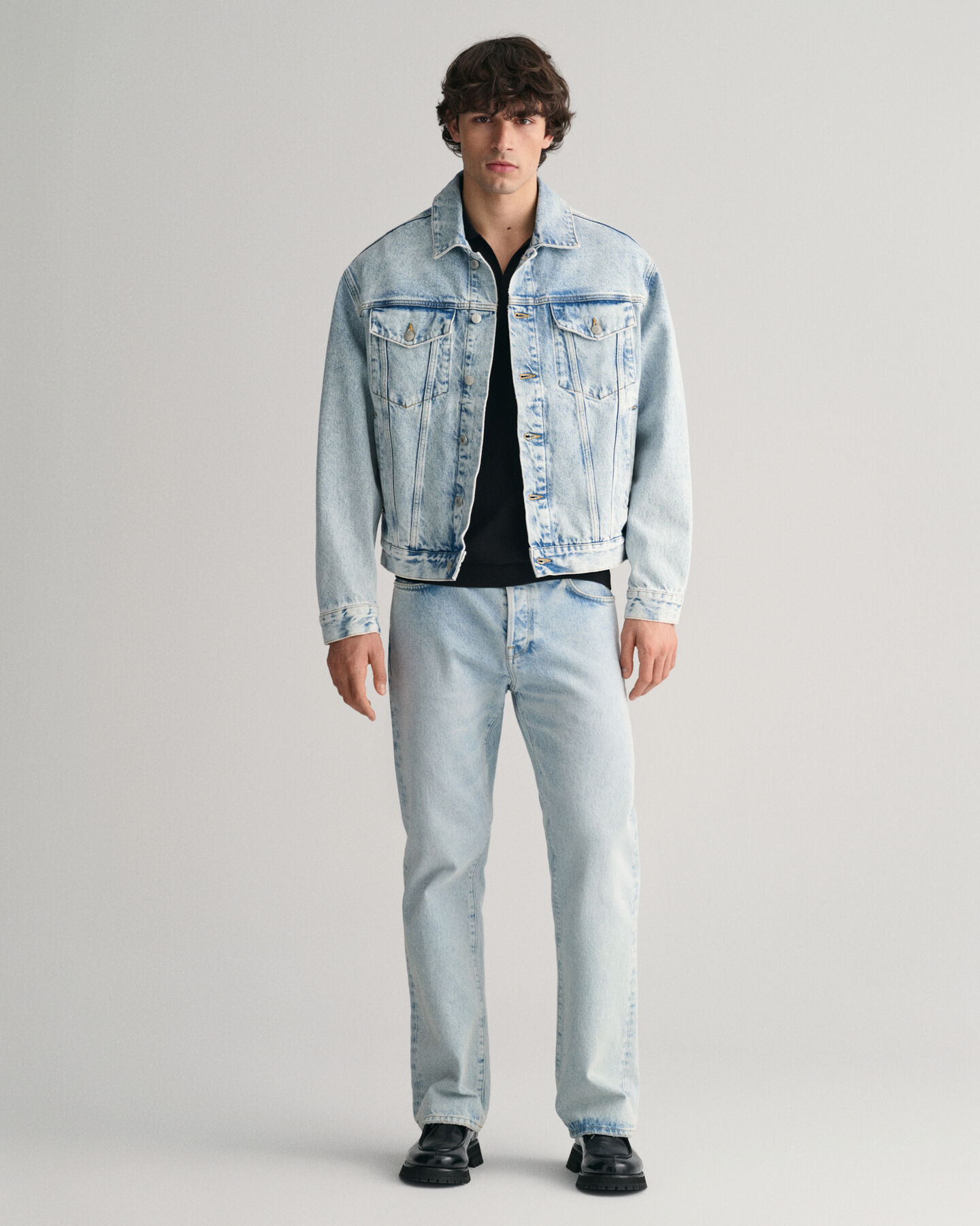 L&ouml;sstickad pik&eacute;tr&ouml;ja