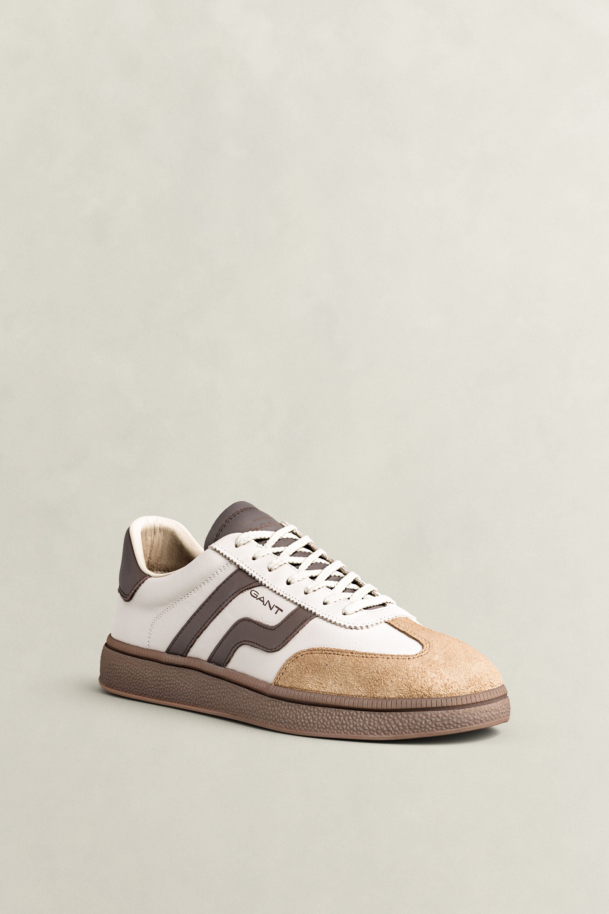 Cuzmo sneakers i läder och mocka