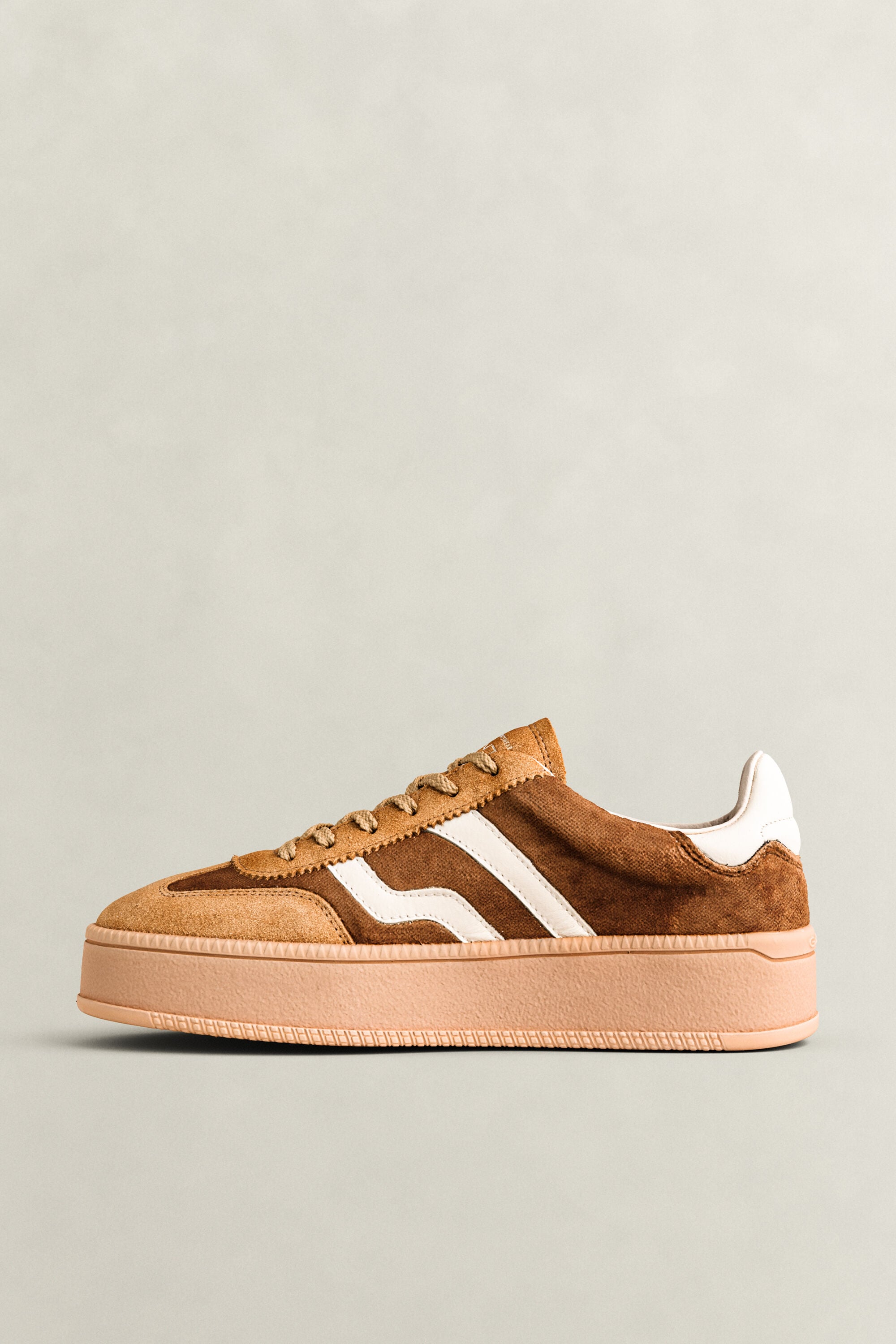 Cuzmani sneakers i sammet