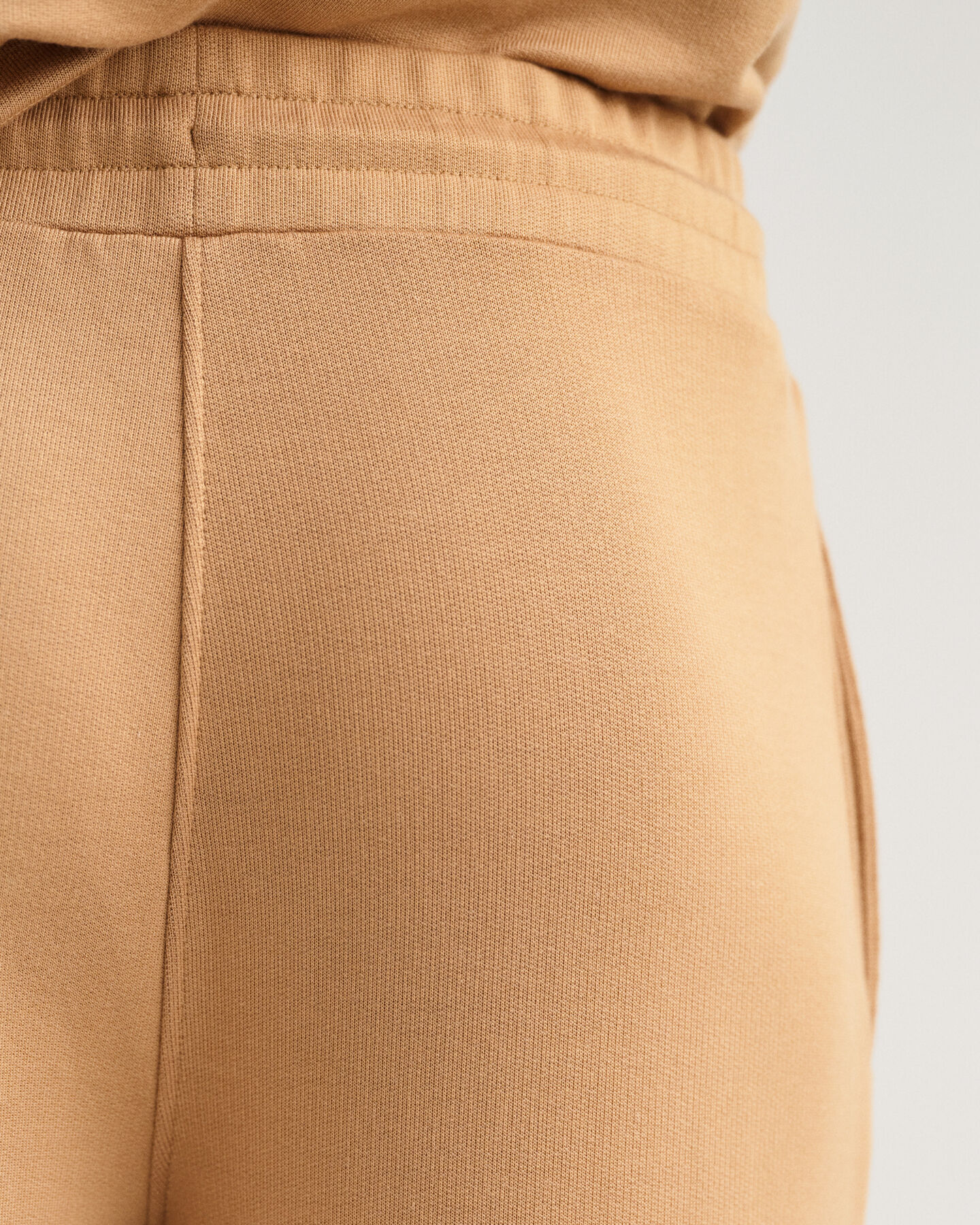 Utställda sweatpants