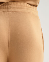 Utställda sweatpants