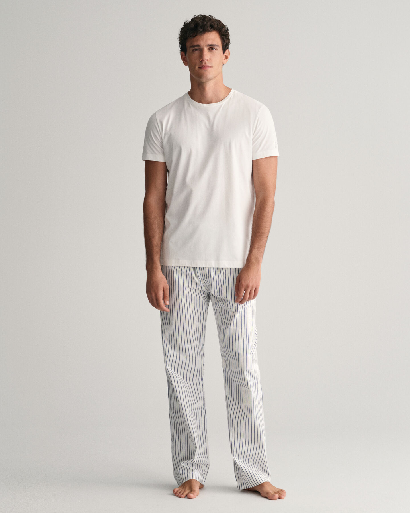 Randiga pyjamasbyxor och T-shirt i presentförpackning