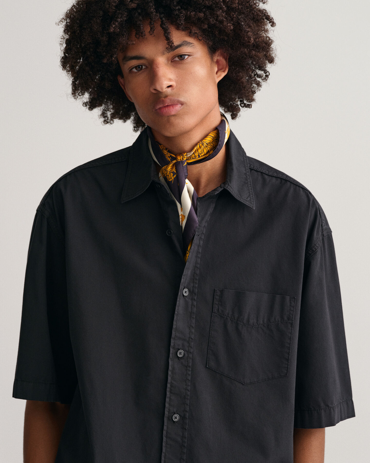 Oversized, solblekt kort&auml;rmad skjorta