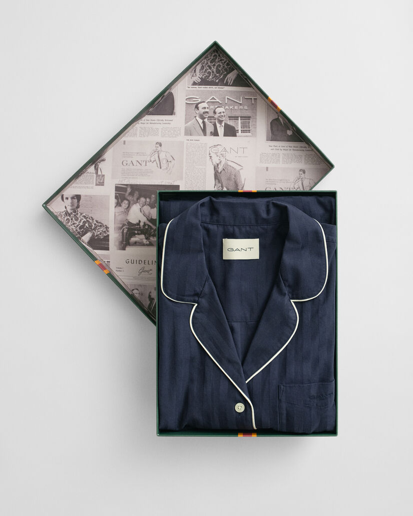 Randig satinpyjamas i presentförpackning