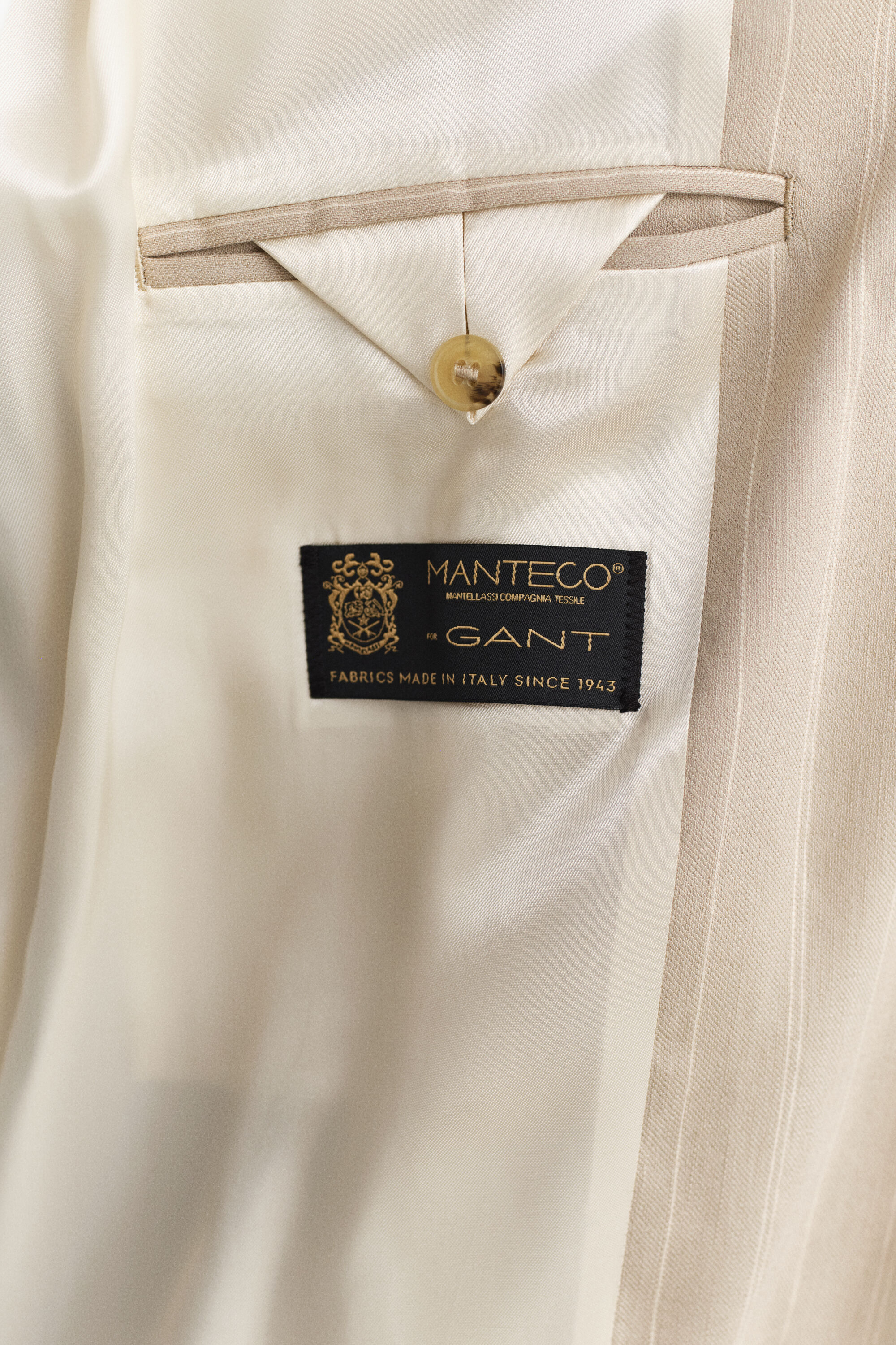 Kritstrecksrandig kappa i linneblandning