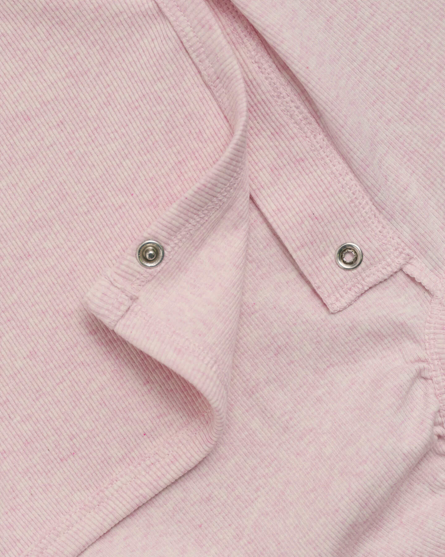 Baby Shield ribbstickad omlottbody