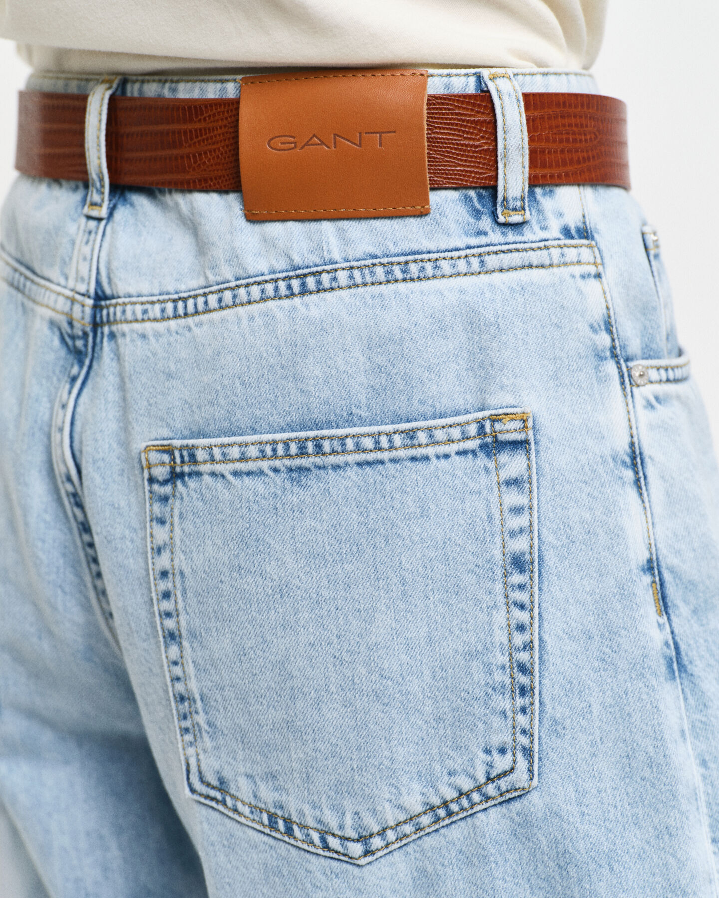 Jeans med vida ben och veck