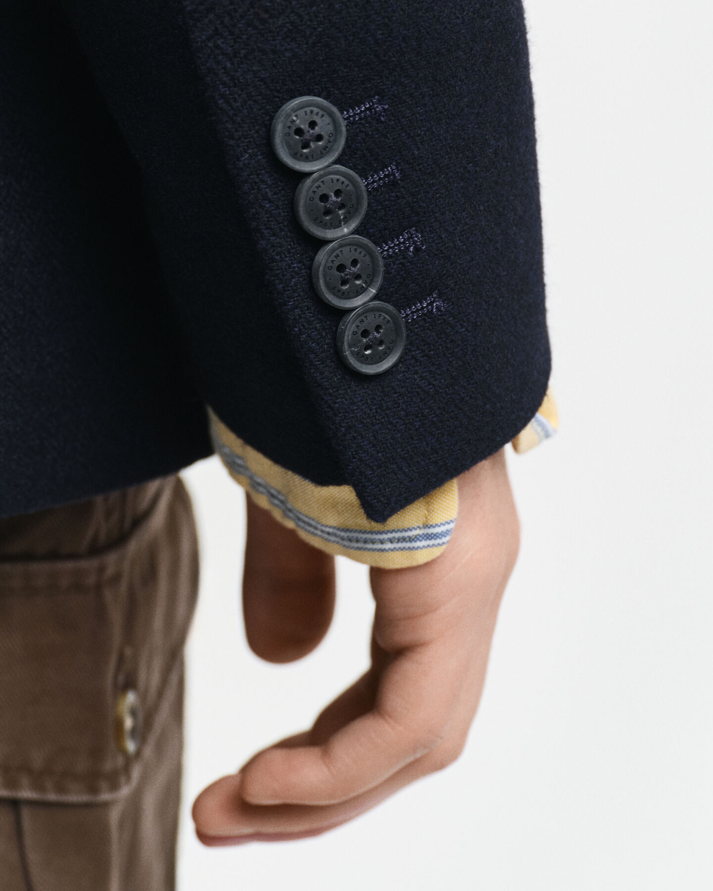 Kostymkavaj med fiskbensmönster