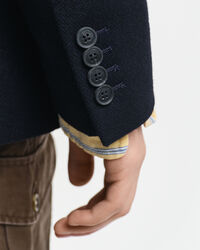 Kostymkavaj med fiskbensmönster