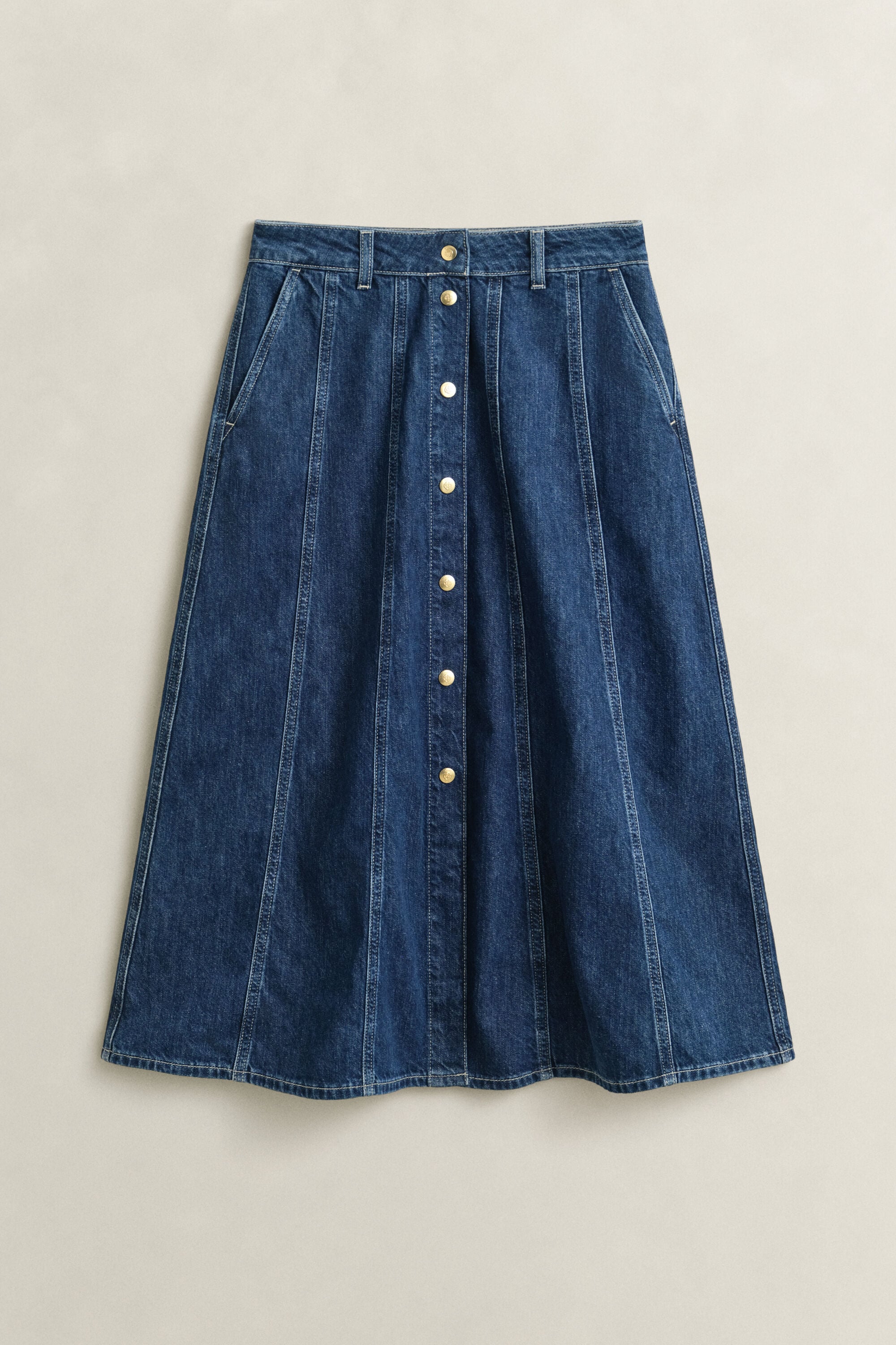 Utställd denimkjol