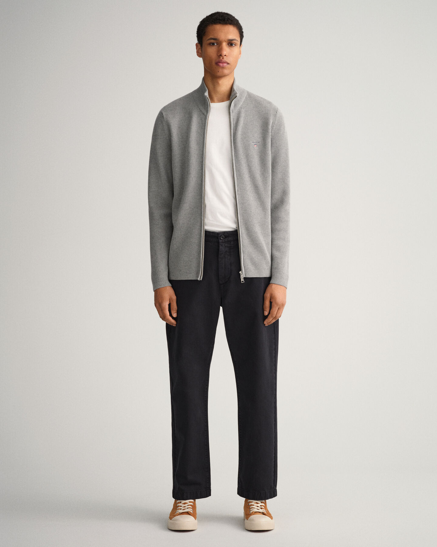 Ribbstickad tr&ouml;ja med dragkedja