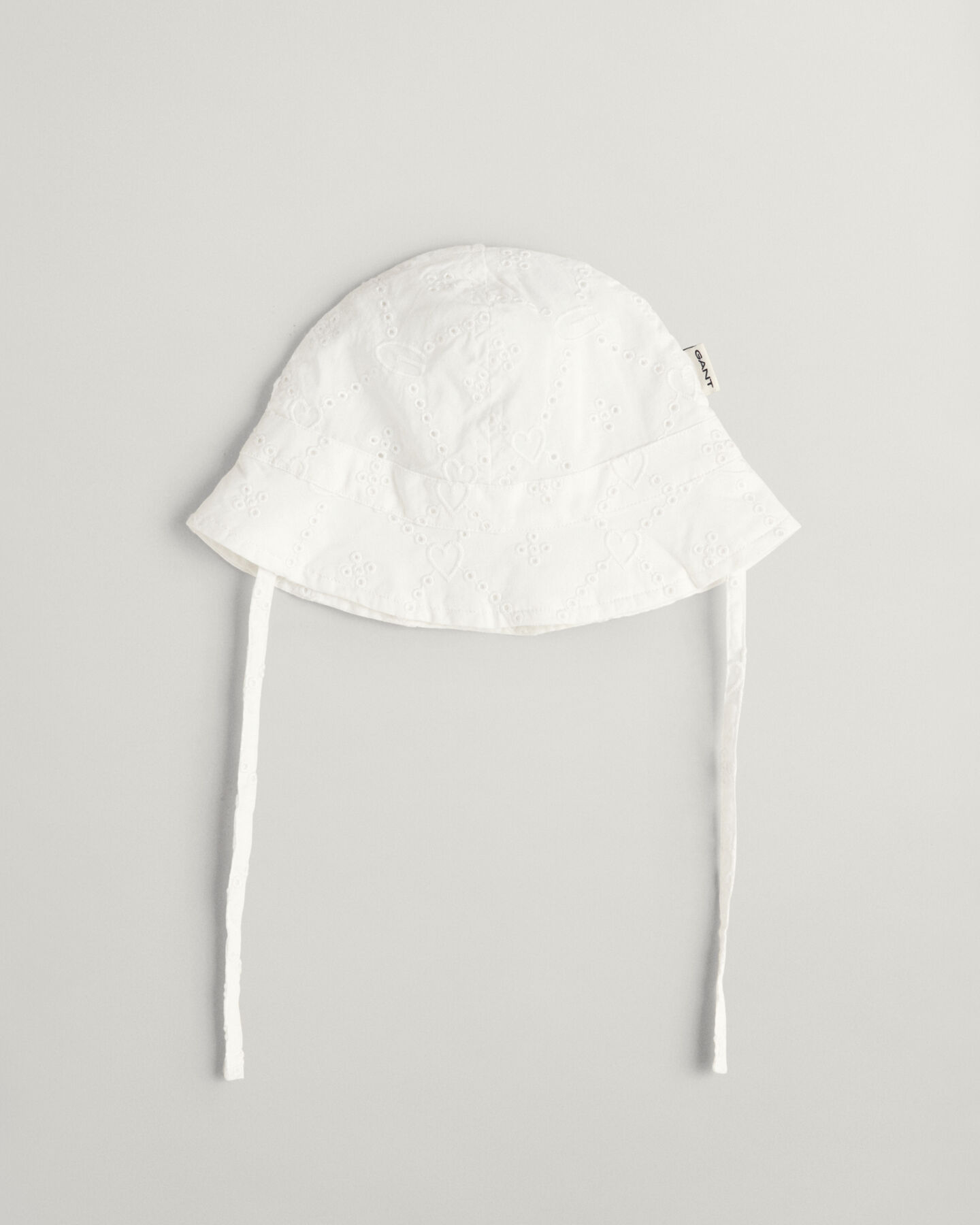 Baby solhatt med broderie anglaise