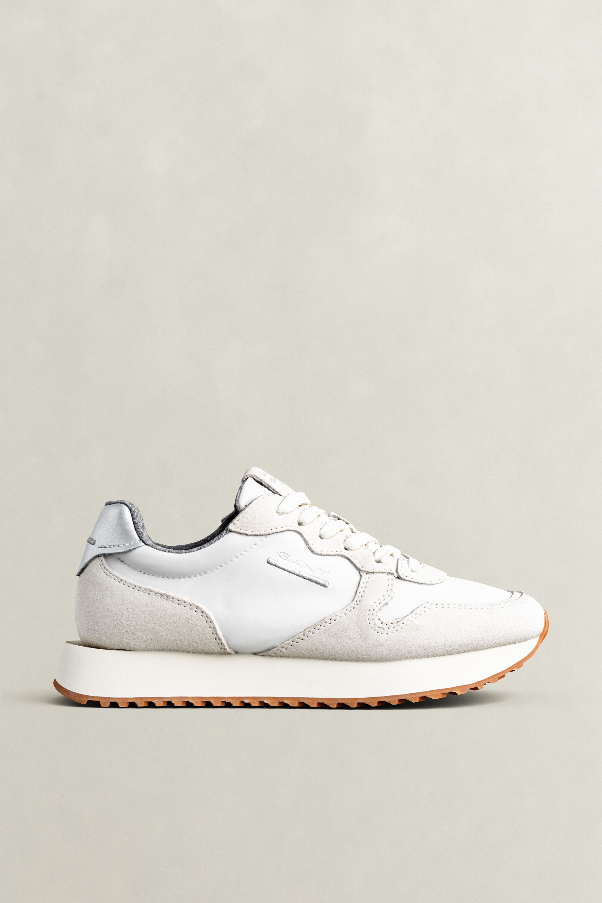Bevinda sneakers i mocka och nylon